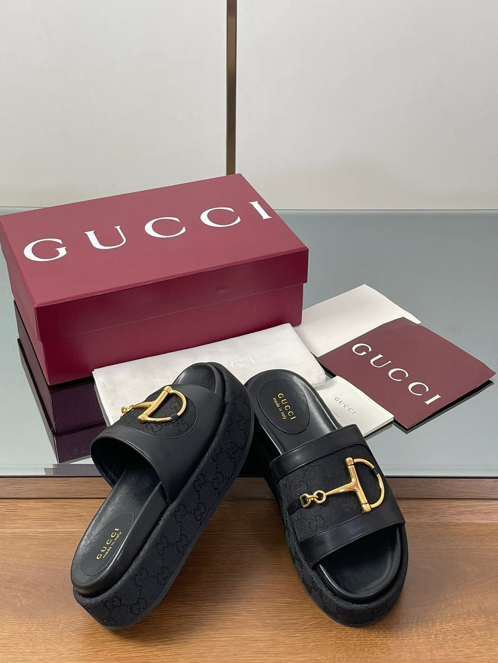 GUCCI HIGH 5.5 CM WEDGE SANDALS IN BLACK CALFSKIN AND FABRIC