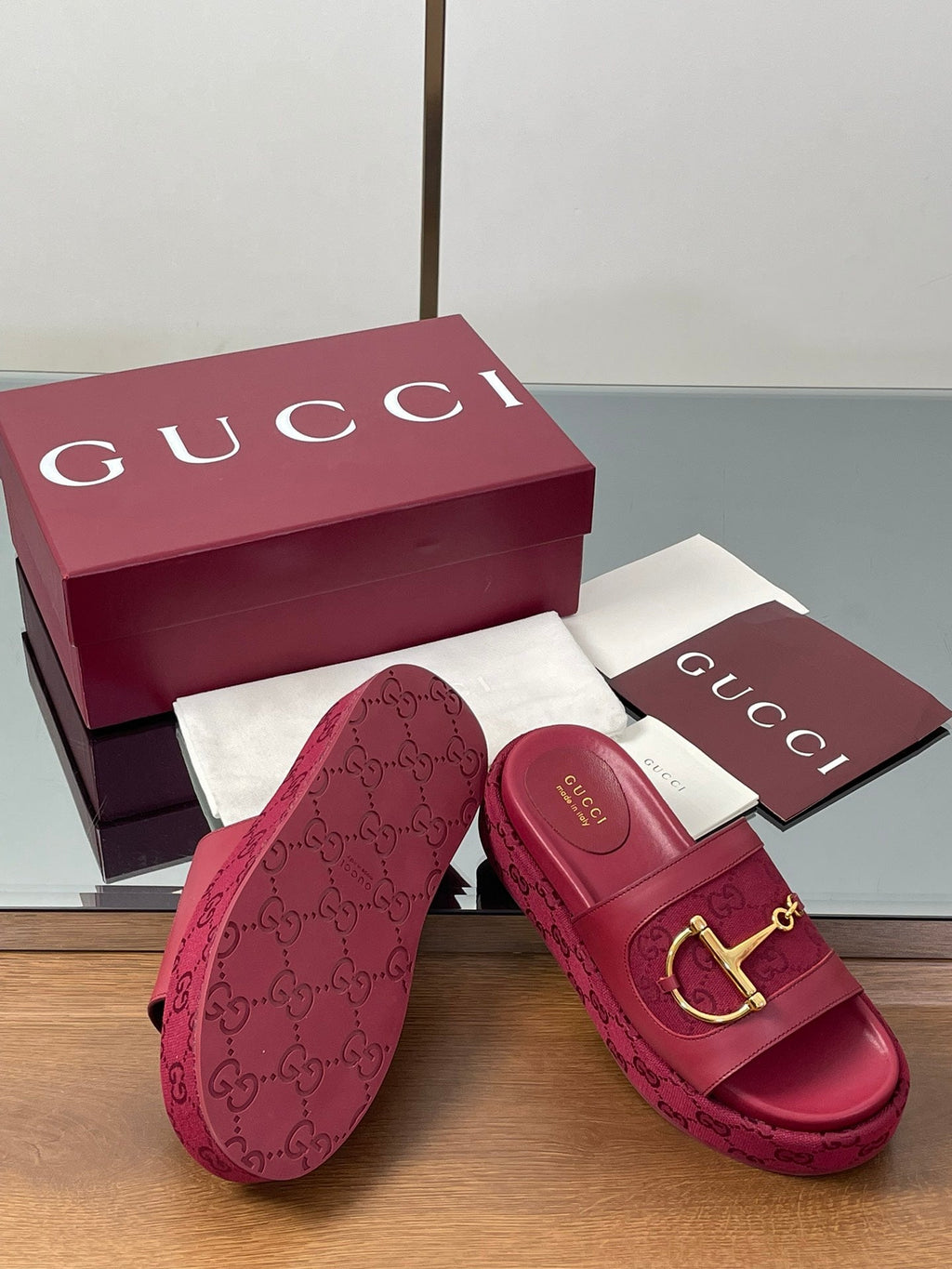 GUCCI HIGH 5.5 CM WEDGE SANDALS IN RED CALFSKIN AND FABRIC