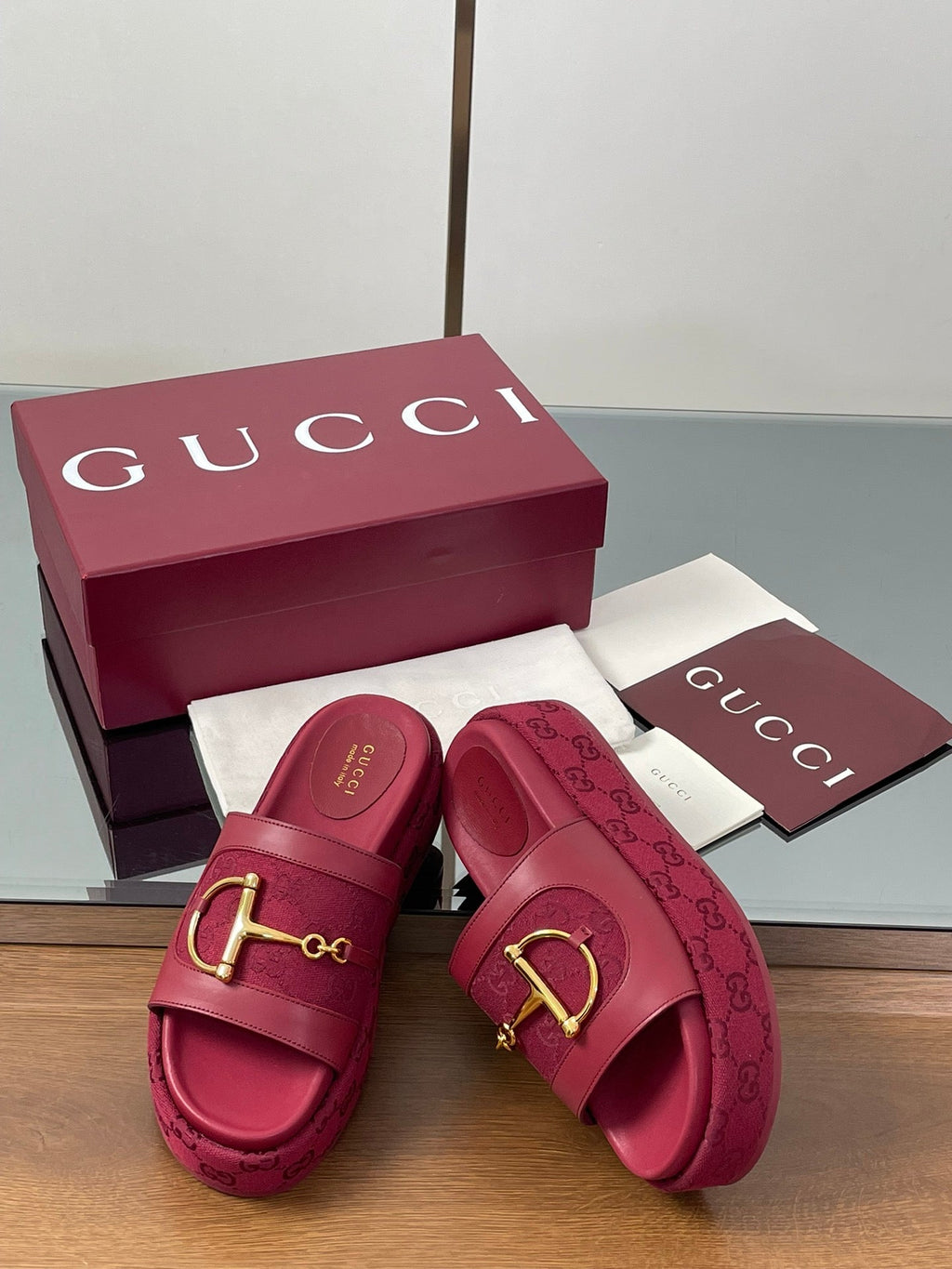 GUCCI HIGH 5.5 CM WEDGE SANDALS IN RED CALFSKIN AND FABRIC