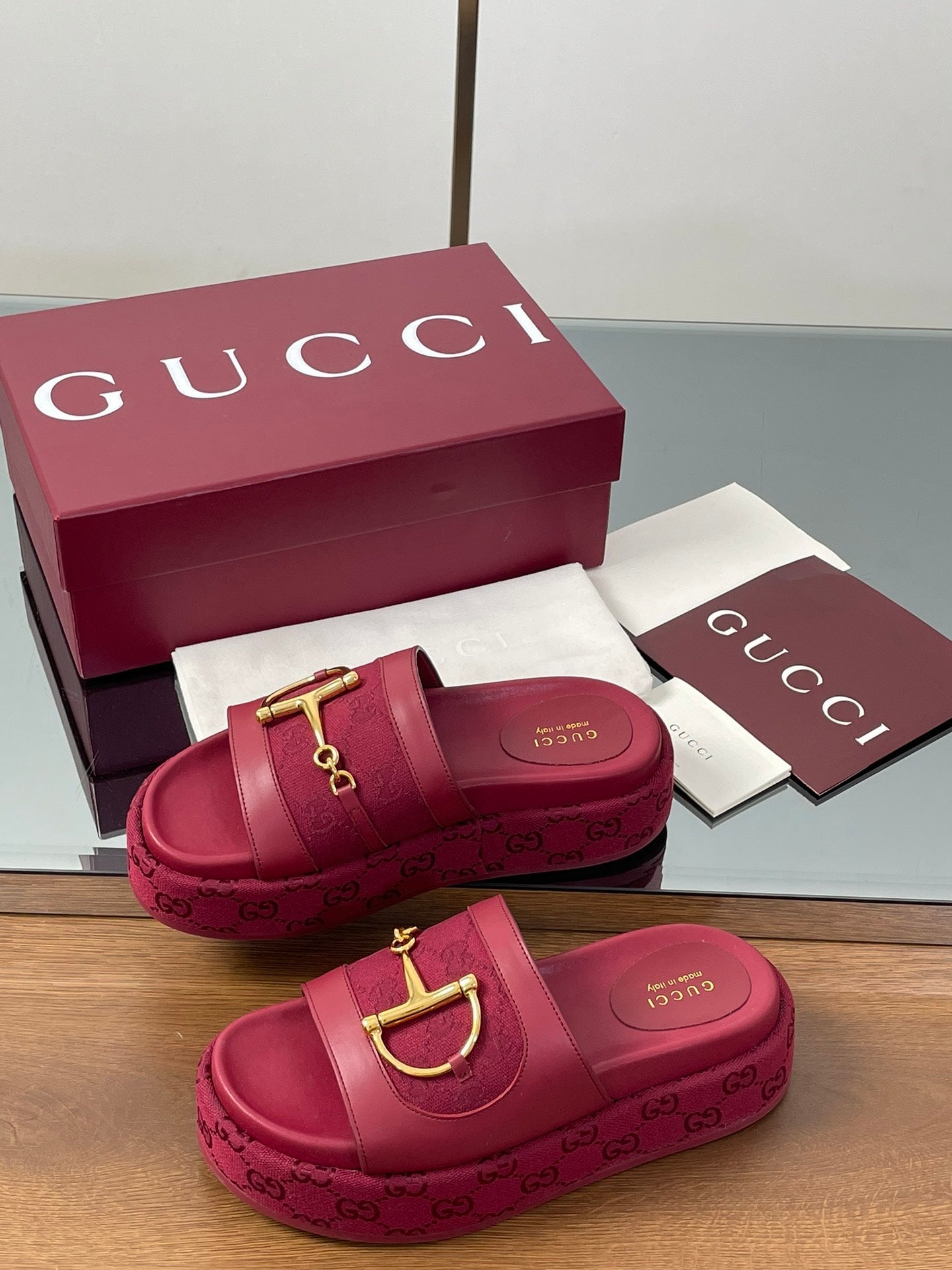 GUCCI HIGH 5.5 CM WEDGE SANDALS IN RED CALFSKIN AND FABRIC