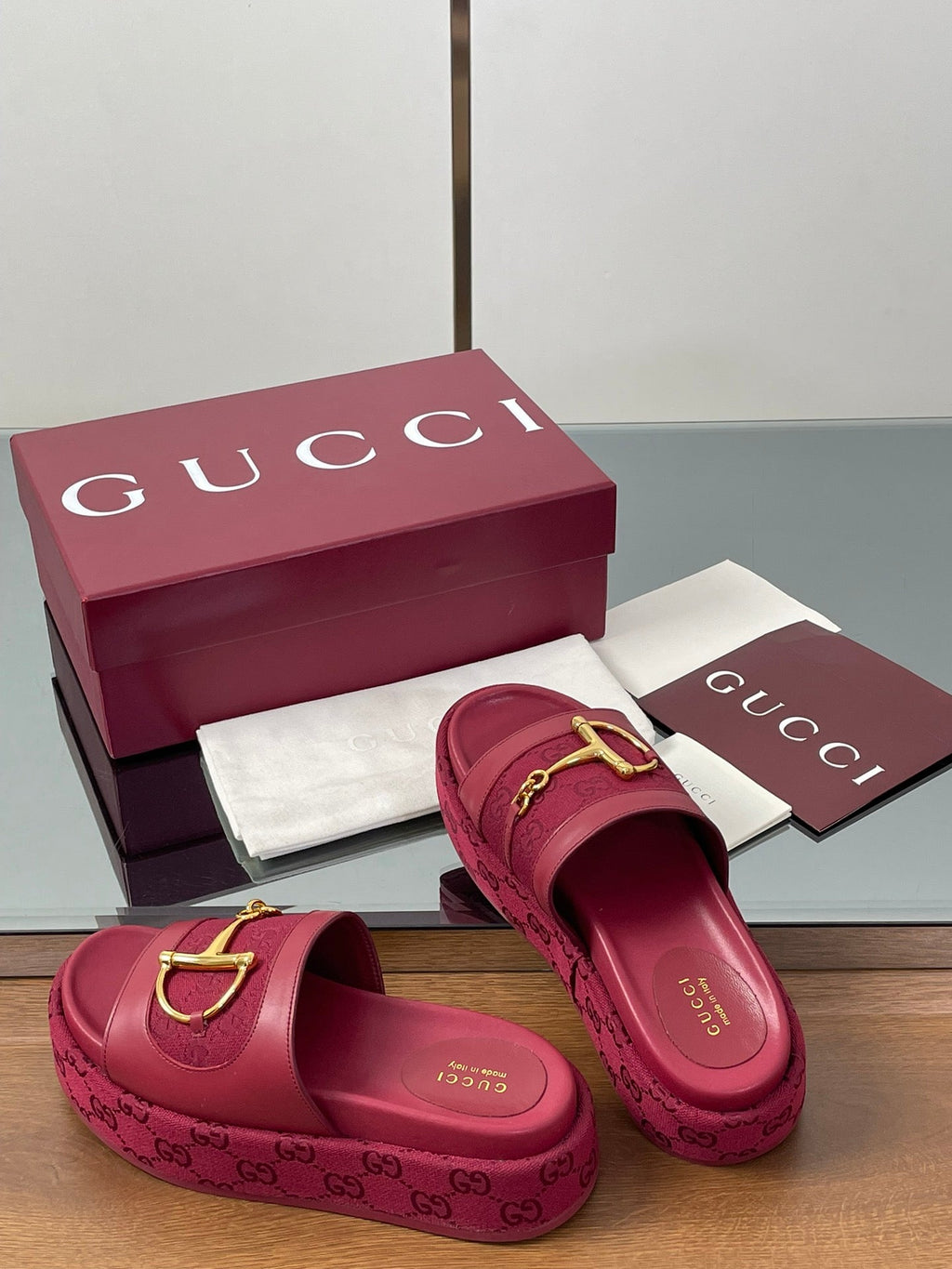 GUCCI HIGH 5.5 CM WEDGE SANDALS IN RED CALFSKIN AND FABRIC