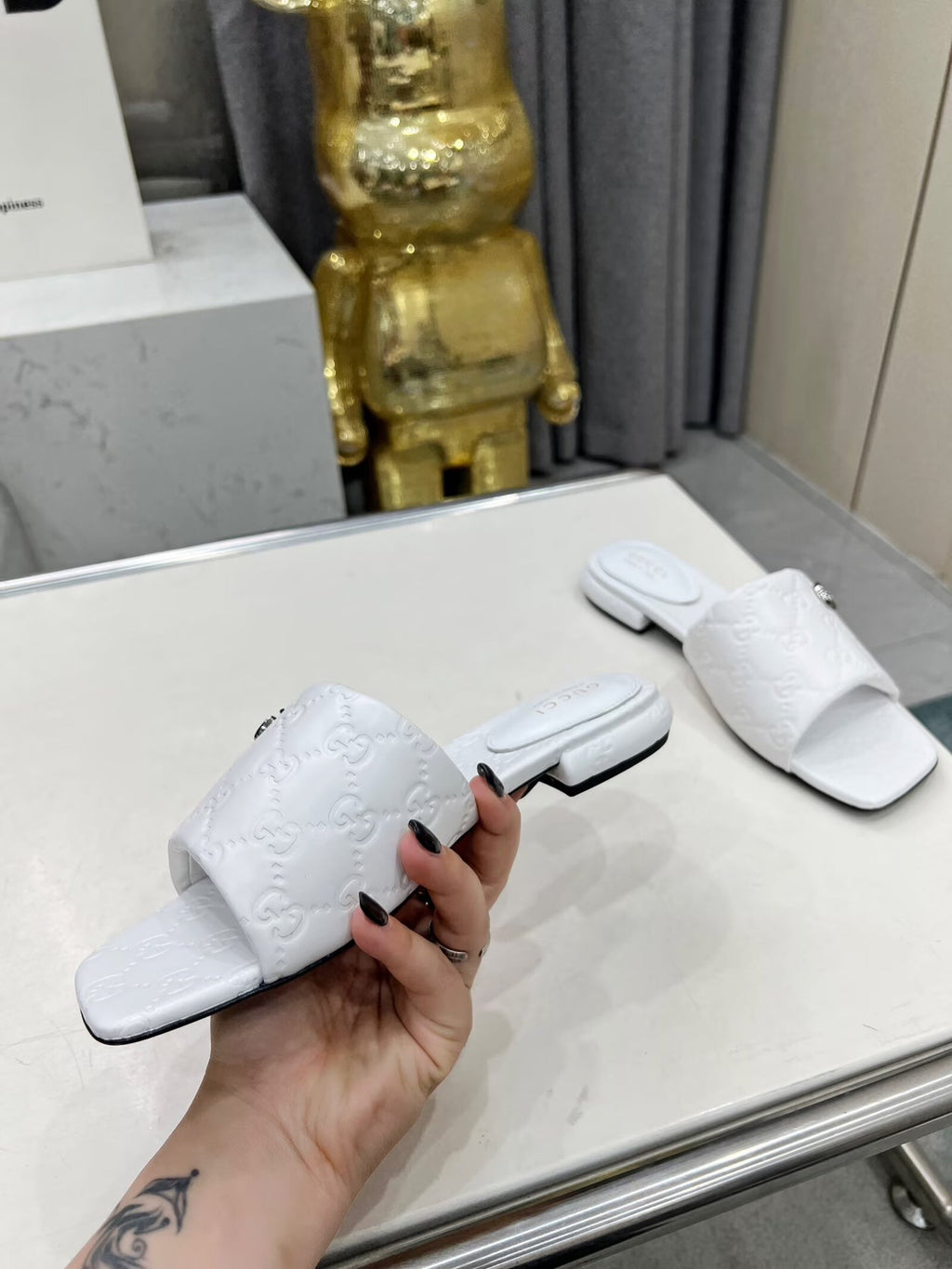 GUCCI CASUAL SLIPPERS IN WHITE CALFSKIN LOGO EMBOSSING