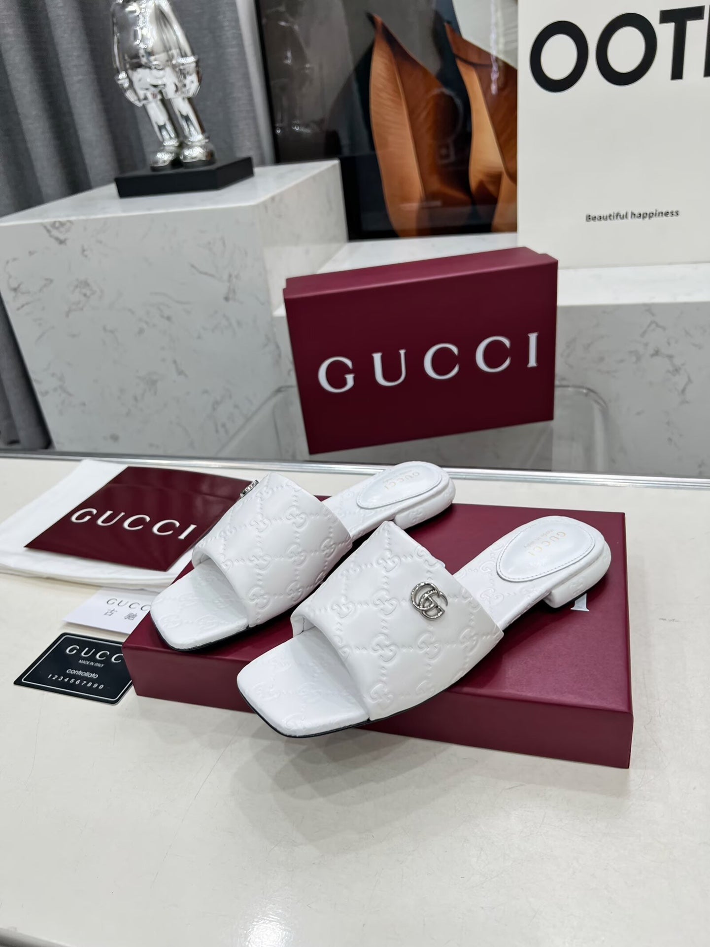 GUCCI CASUAL SLIPPERS IN WHITE CALFSKIN LOGO EMBOSSING