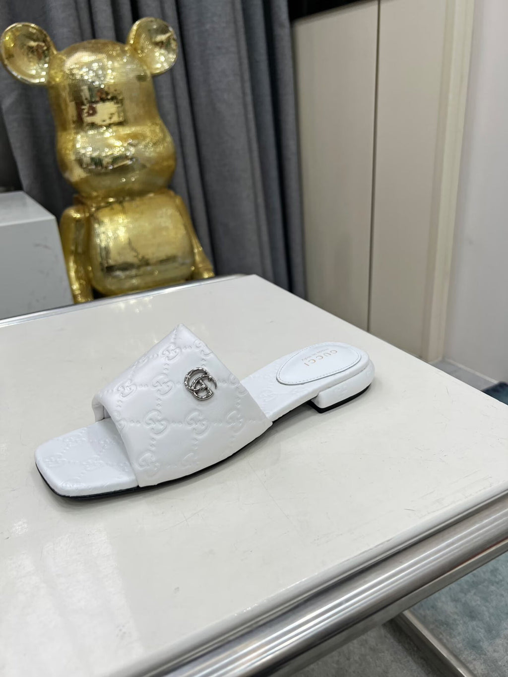 GUCCI CASUAL SLIPPERS IN WHITE CALFSKIN LOGO EMBOSSING