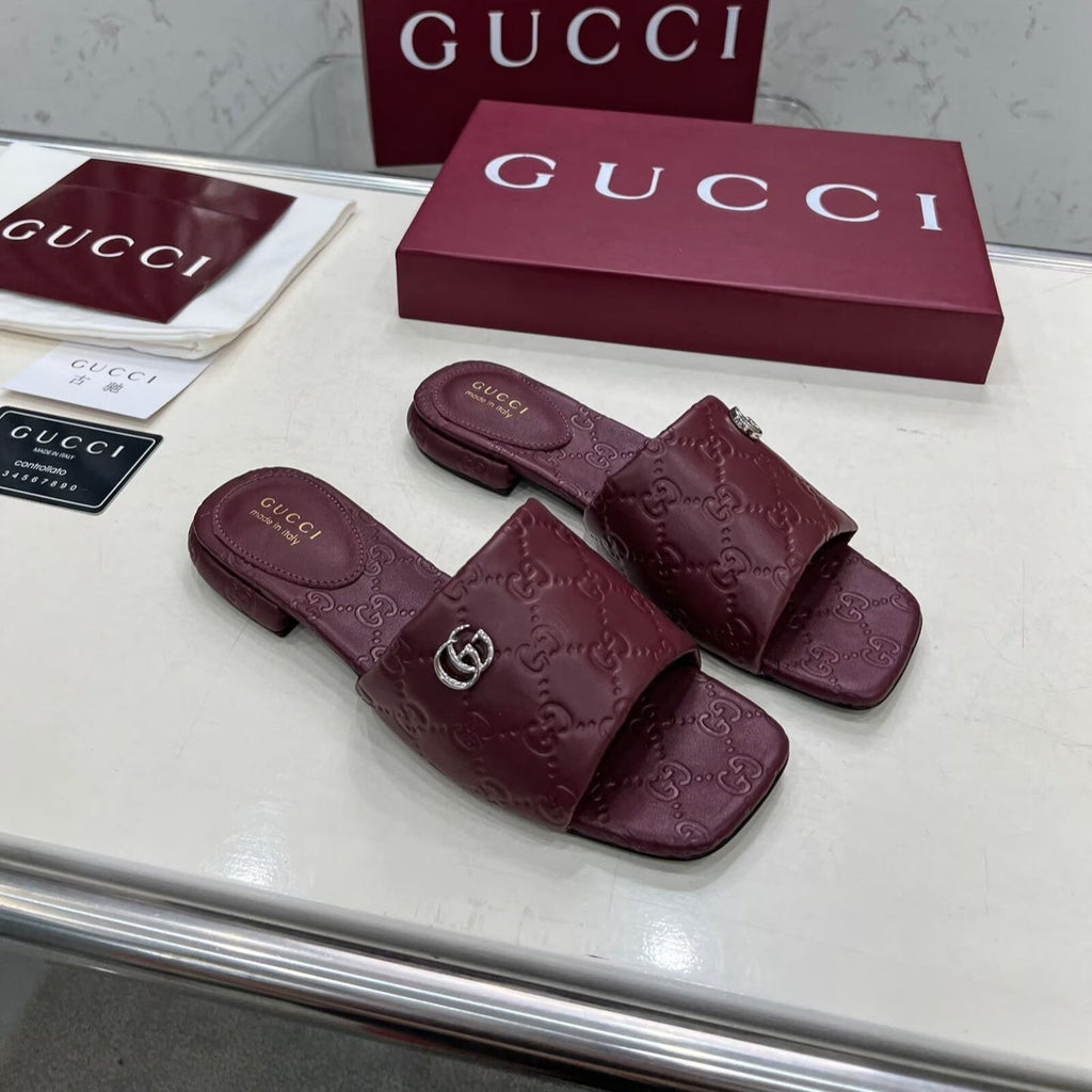 GUCCI CASUAL SLIPPERS IN BURGUNDY RED CALFSKIN LOGO EMBOSSING