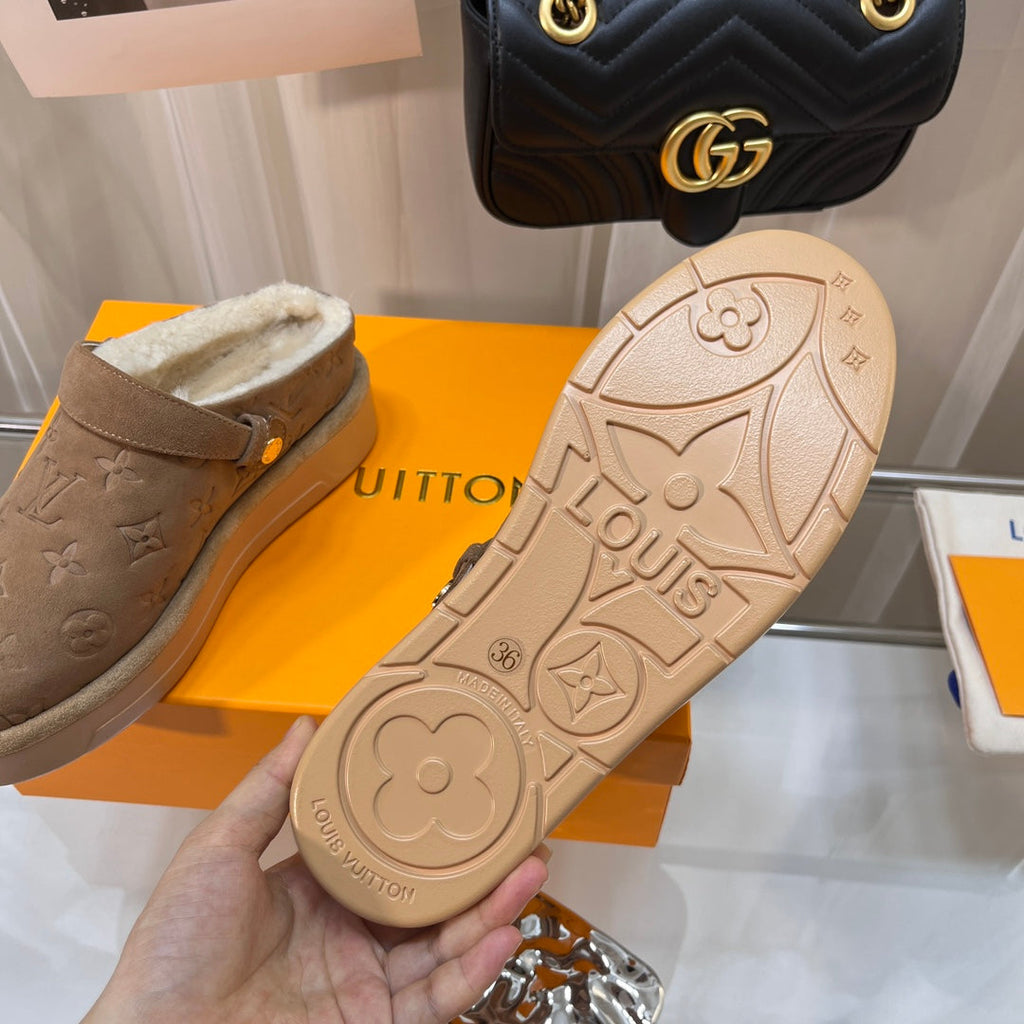 LOUIS VUITTON LV WOMEN'S COSY FLAT COMFORT CLOGS IN ASH BROWN MONOGRAM SUEDE