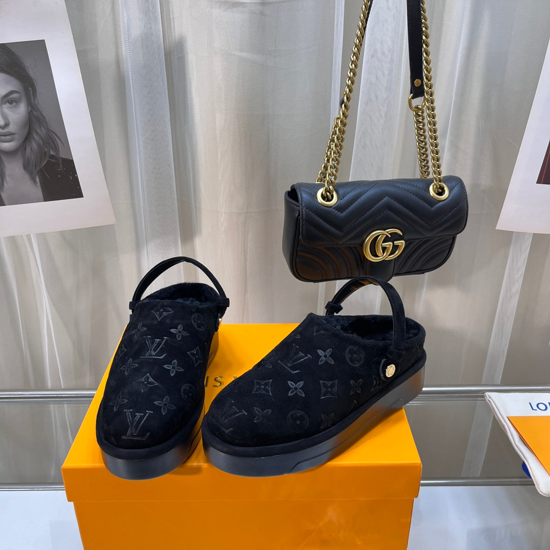 LOUIS VUITTON LV WOMEN'S COSY FLAT COMFORT CLOGS IN BLACK MONOGRAM SUEDE