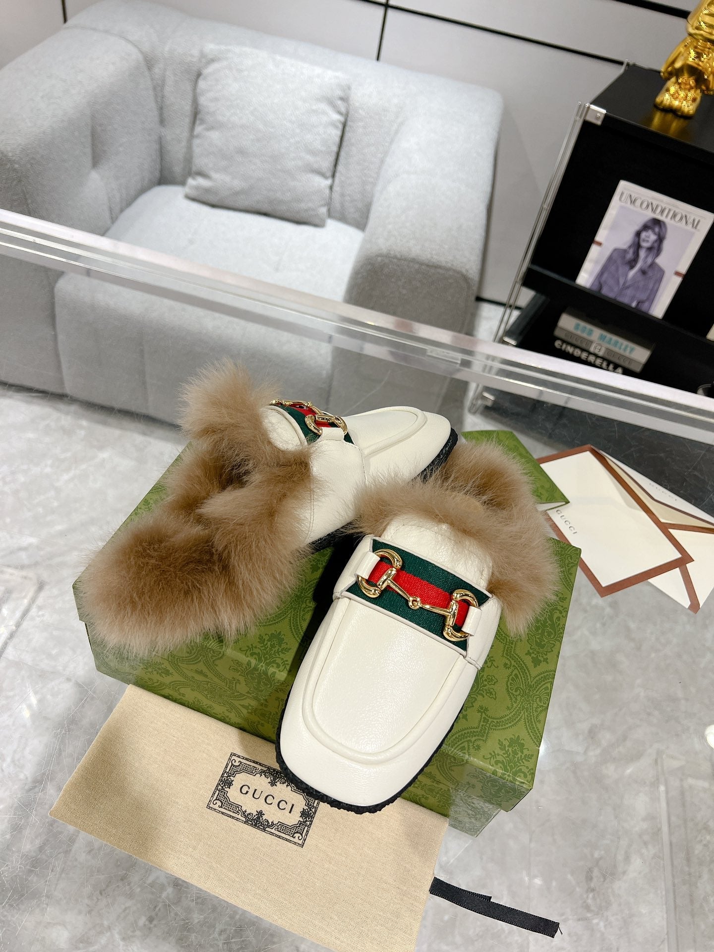 GUCCI HORSEBIT MULE WITH WEB IN WHITE CALFSKIN MIX MINK FUR