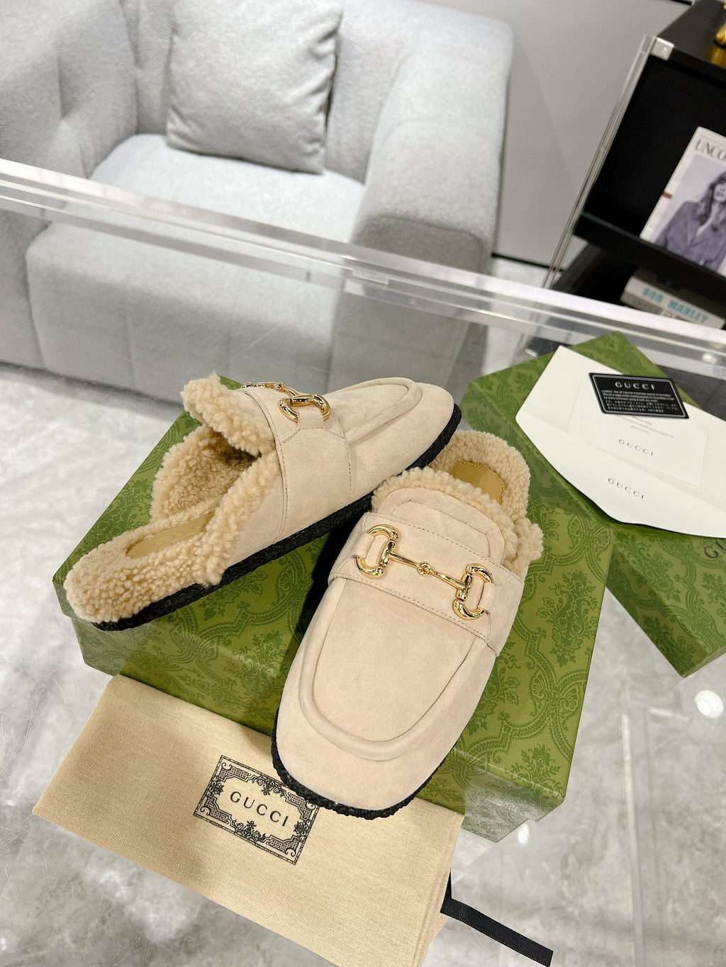 GUCCI HORSEBIT MULE IN BEIGE SUEDE AND FLEECE LINING