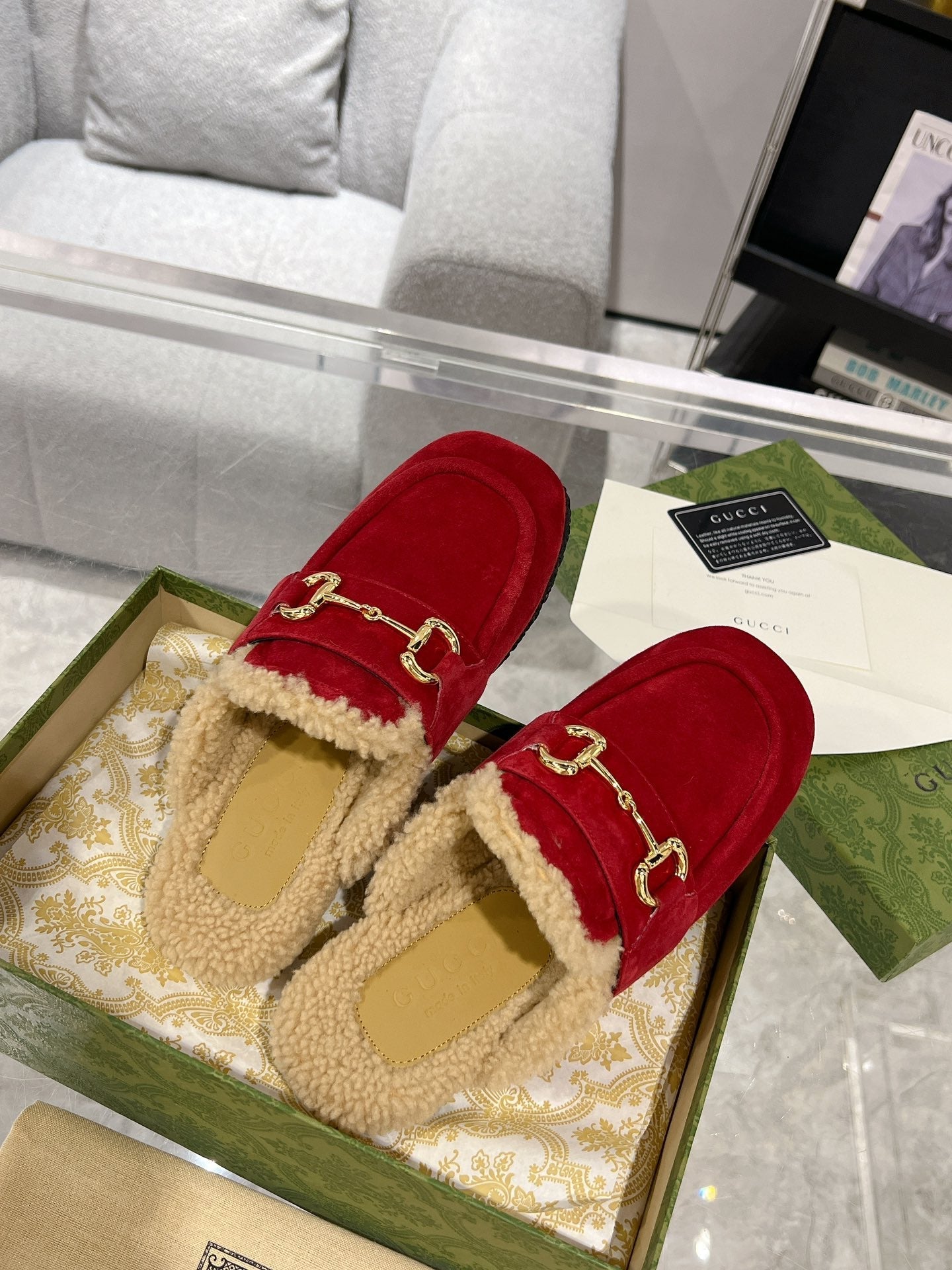 GUCCI HORSEBIT MULE IN RED SUEDE AND FLEECE LINING