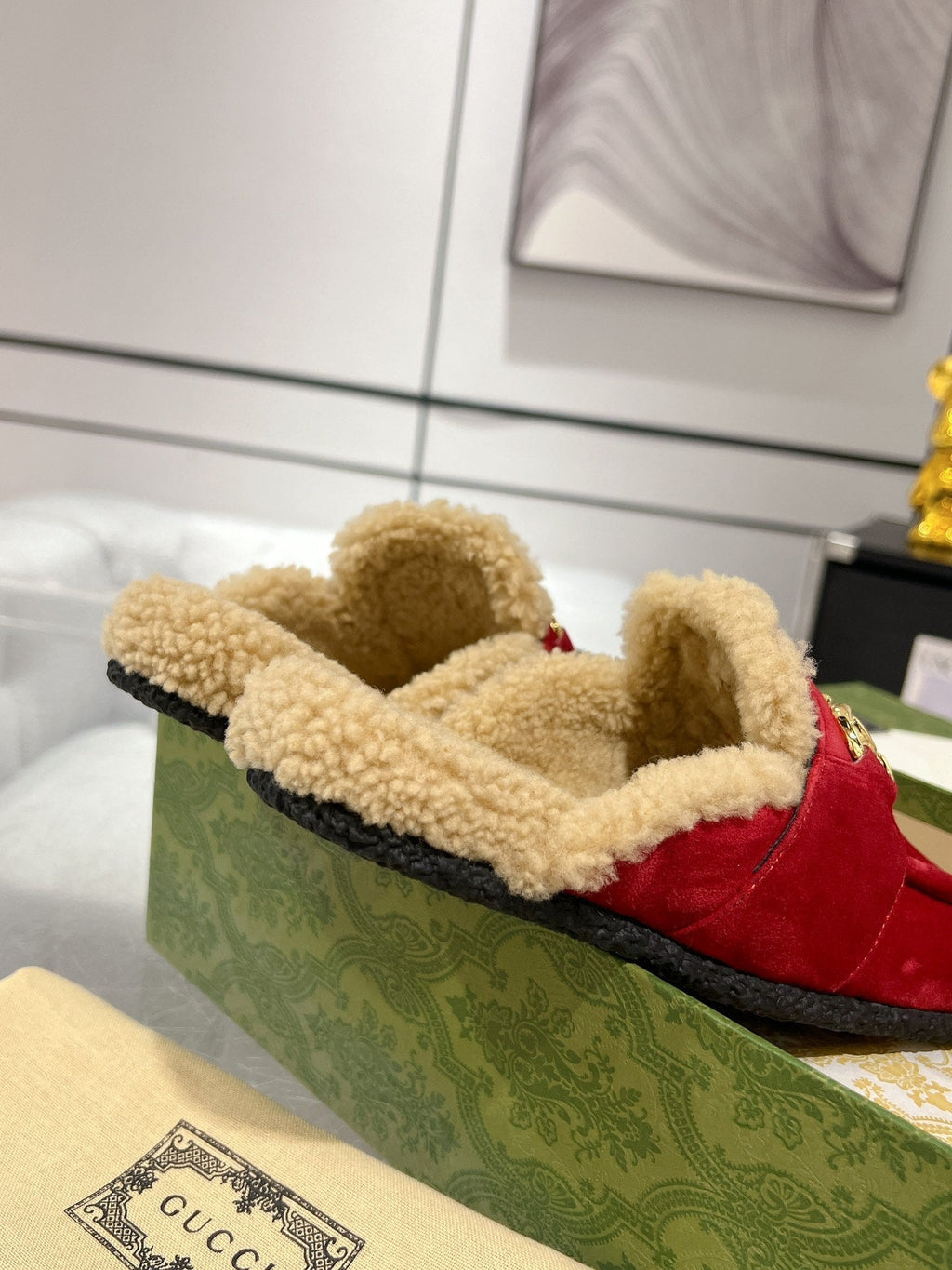GUCCI HORSEBIT MULE IN RED SUEDE AND FLEECE LINING