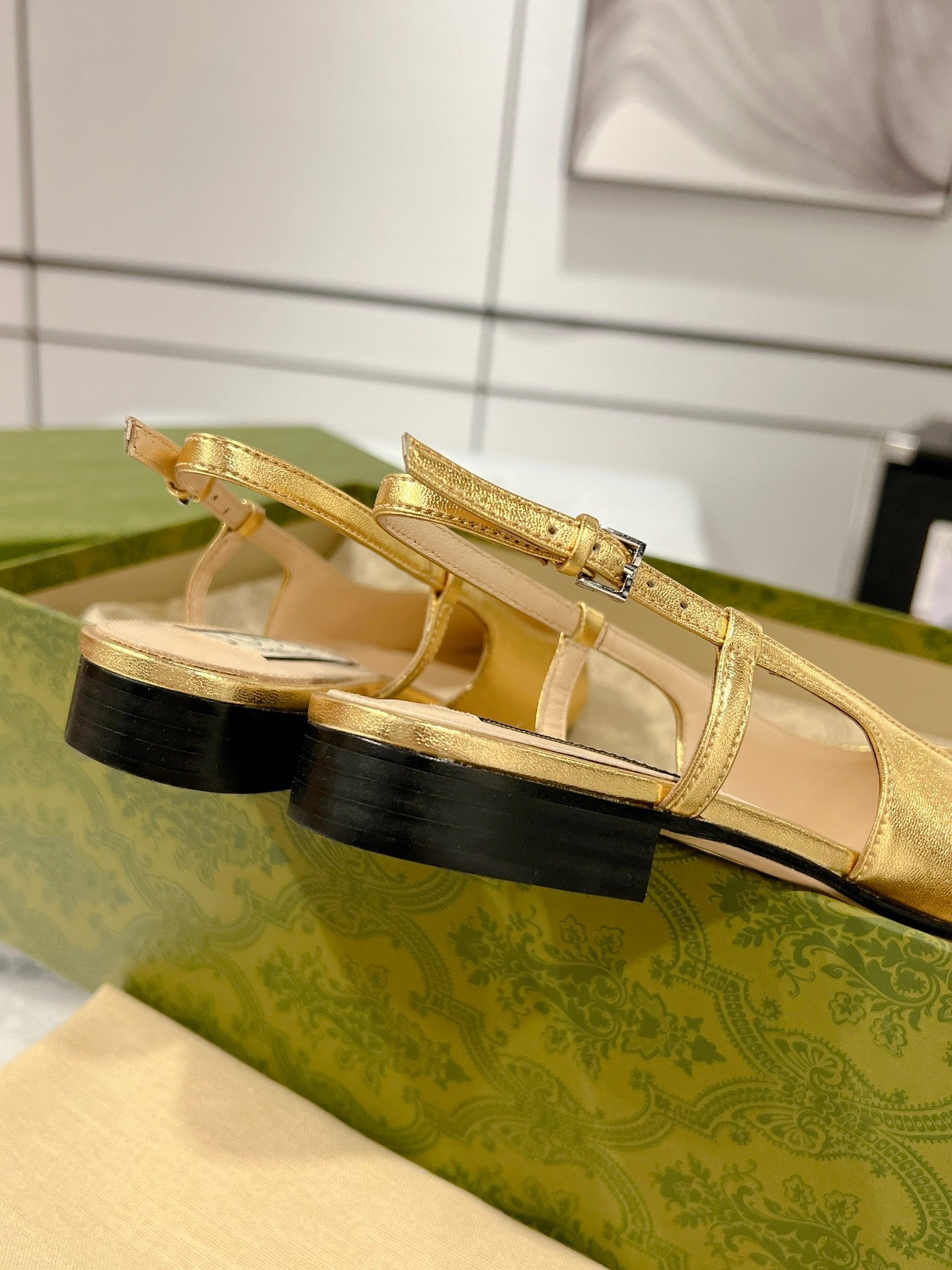 GUCCI METALIC SLINGBACK FLATS IN GOLD CALFSKIN