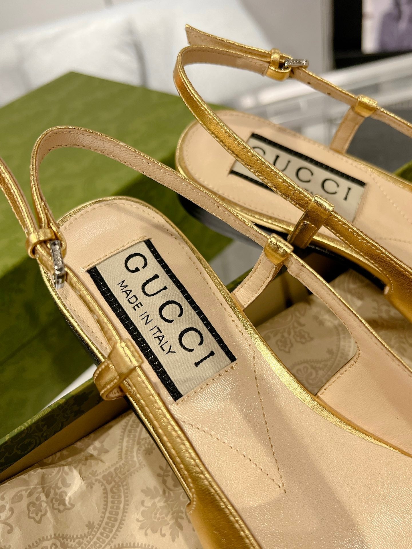 GUCCI METALIC SLINGBACK FLATS IN GOLD CALFSKIN