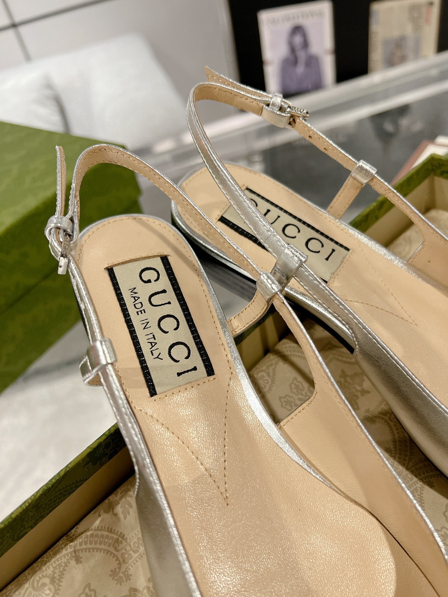 GUCCI METALIC SLINGBACK FLATS IN SILVER CALFSKIN