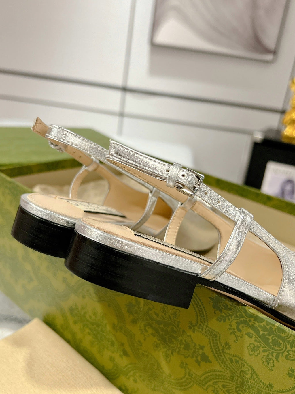 GUCCI METALIC SLINGBACK FLATS IN SILVER CALFSKIN