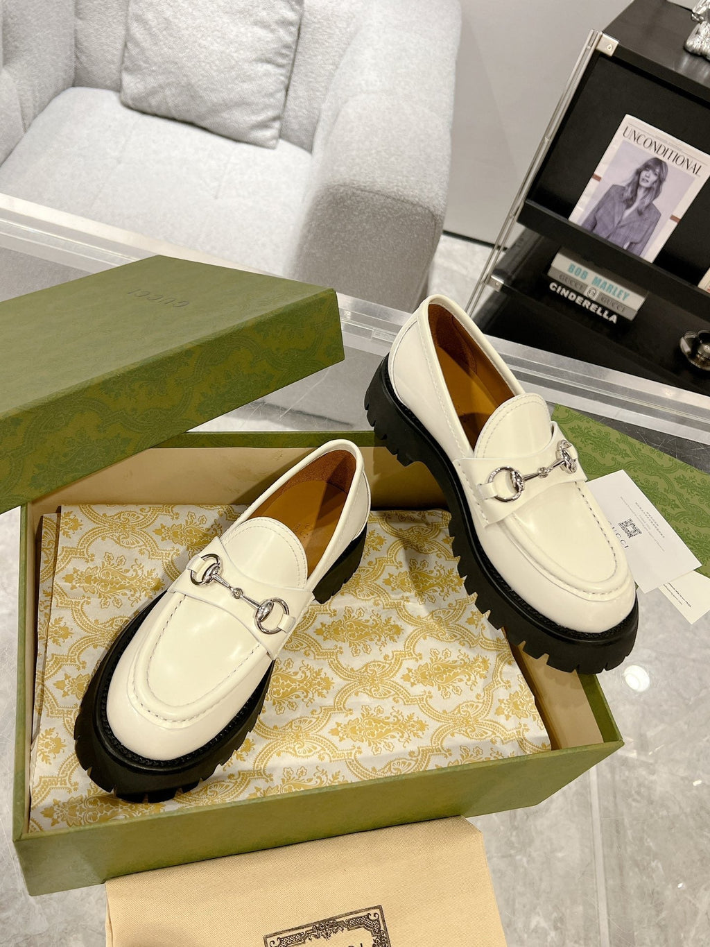 GUCCI LOAFER WITH HORSEBIT WHITE CALFSKIN