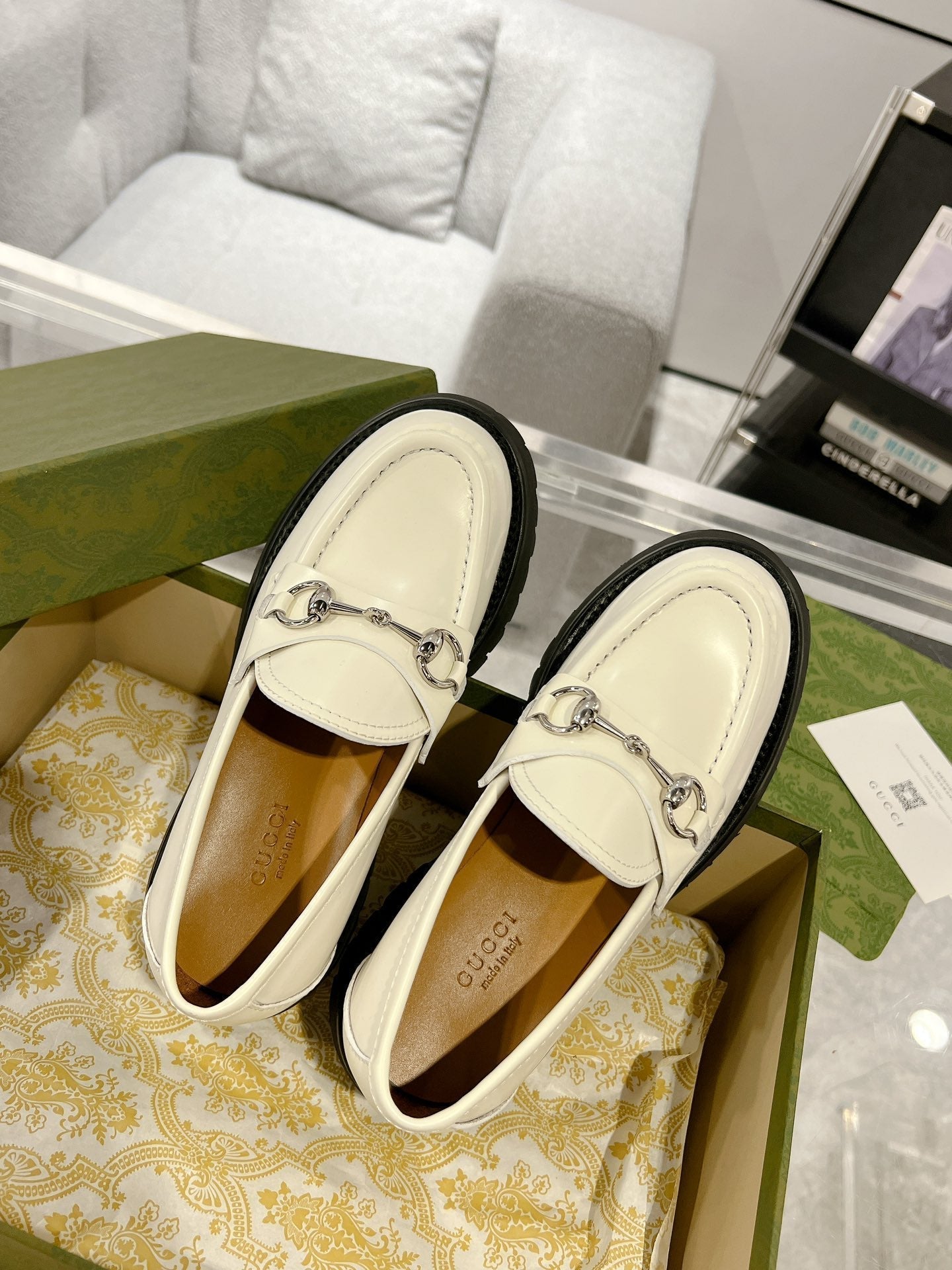 GUCCI LOAFER WITH HORSEBIT WHITE CALFSKIN