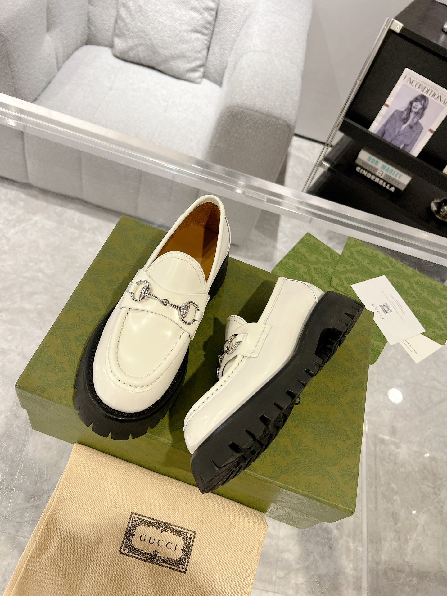 GUCCI LOAFER WITH HORSEBIT WHITE CALFSKIN
