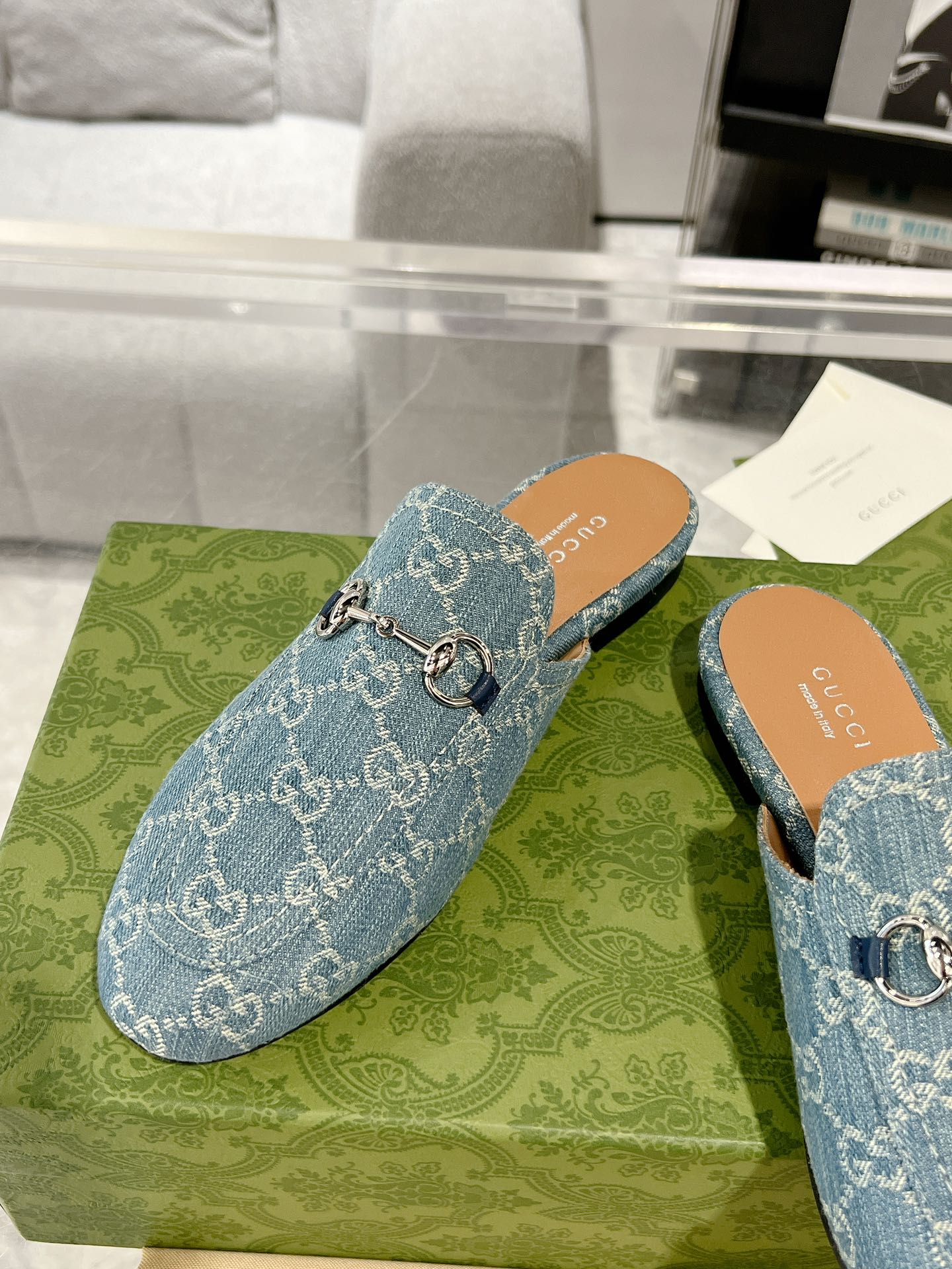 GUCCI MEN'S MULE WITH HORSEBIT IN SAPHIRE BLUE MONOGRAM JACQUARD FABRIC