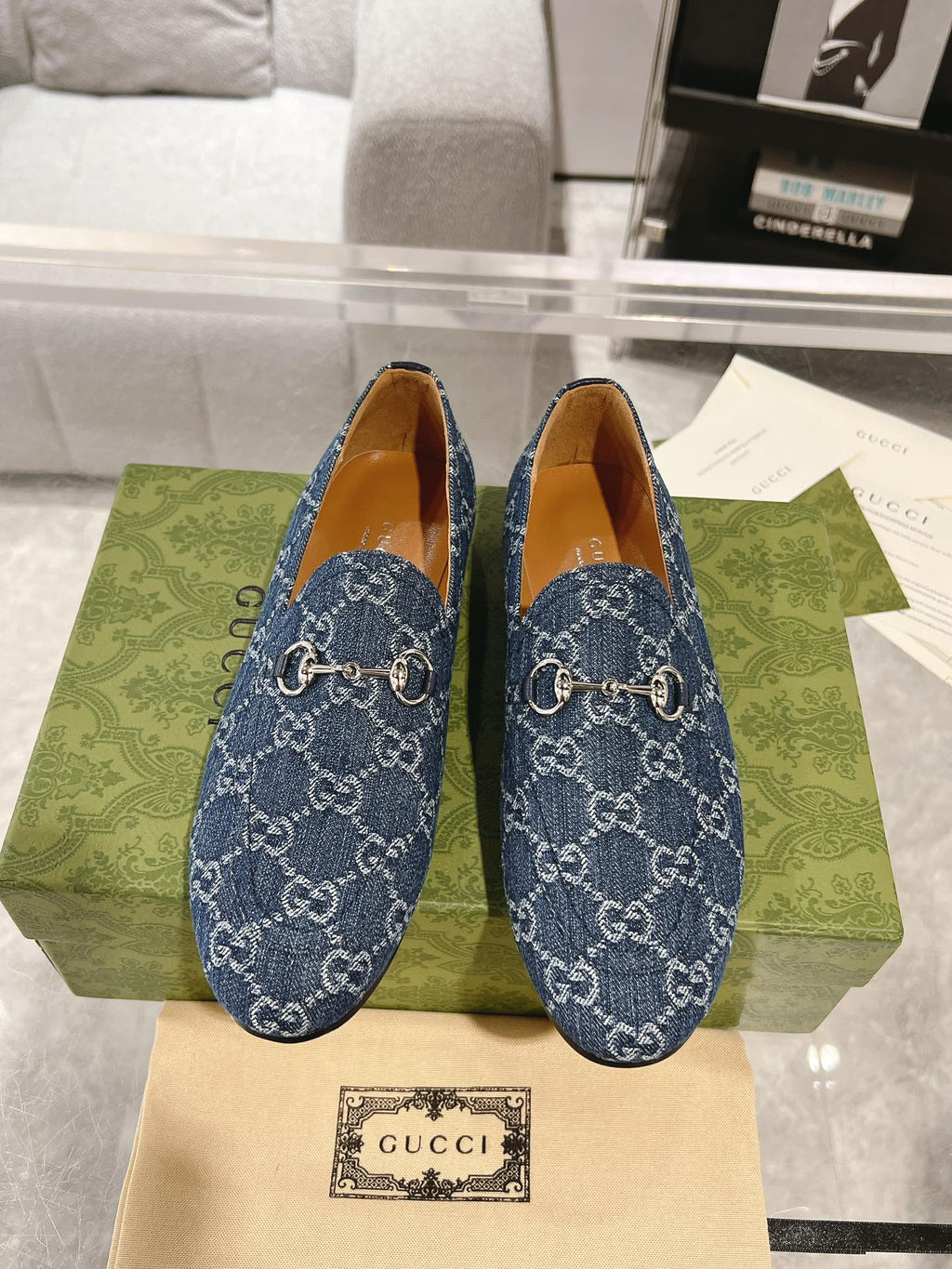 GUCCI MEN'S LOAFER WITH HORSEBIT IN DENIM BLUE MONOGRAM JACQUARD FABRIC