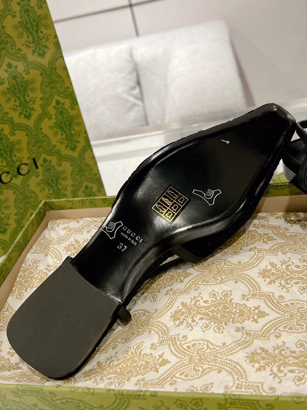 GUCCI SLINGBACK FLATS IN BLACK VELVET