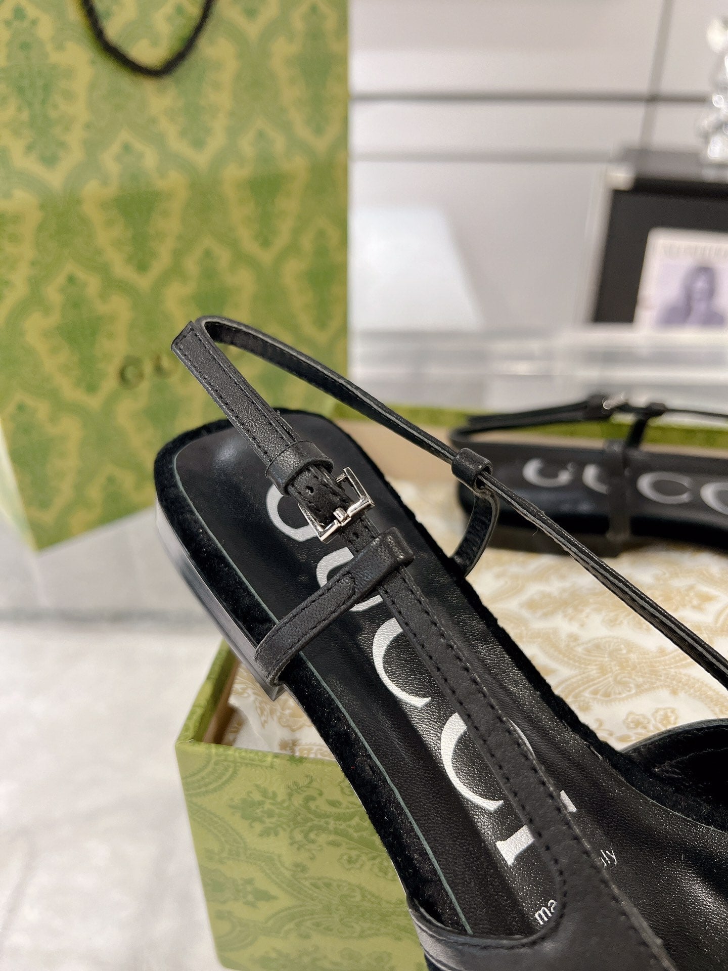 GUCCI SLINGBACK FLATS BLACK VELVET