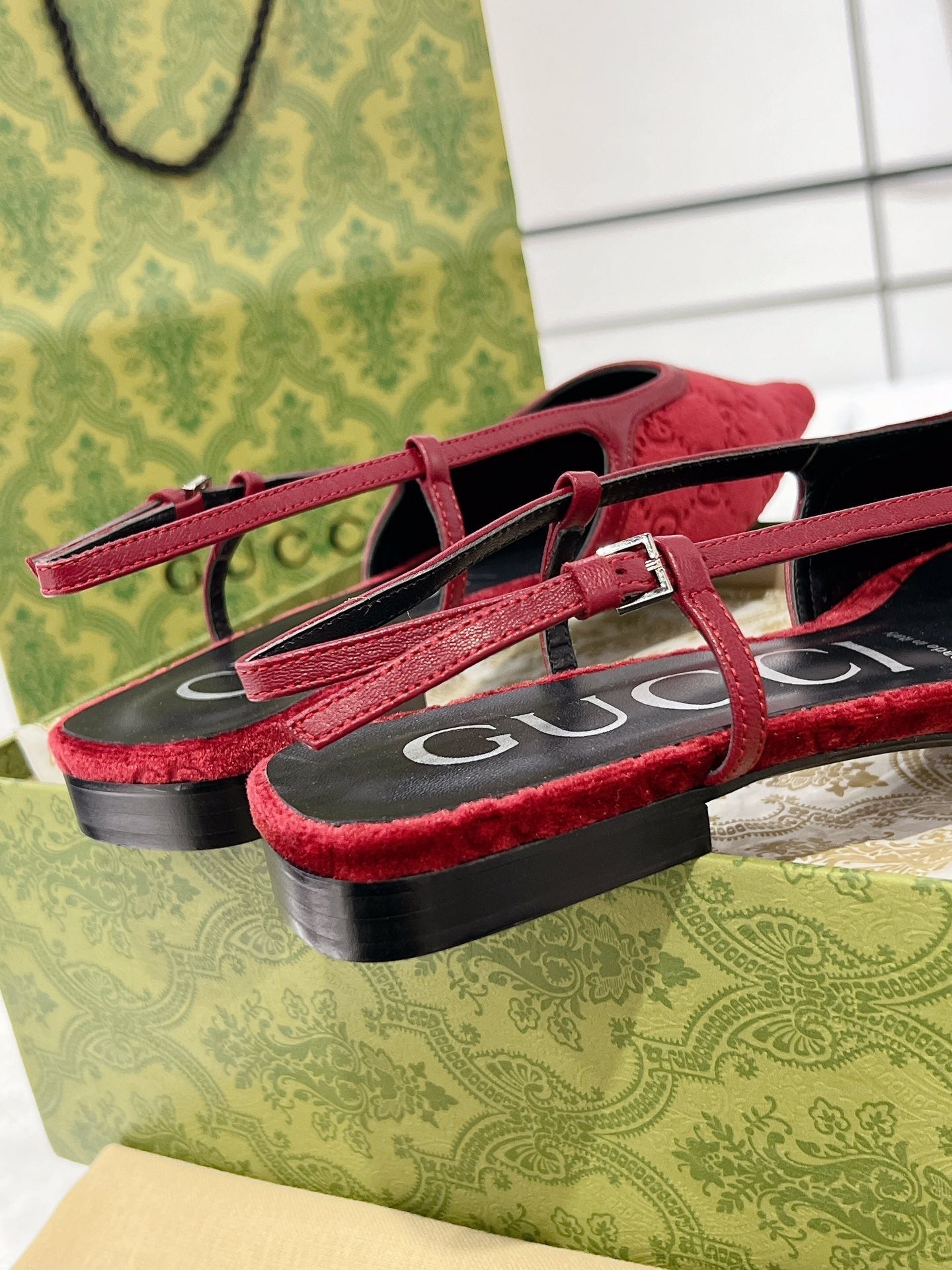 GUCCI SLINGBACK FLATS IN CHERRY RED VELVET