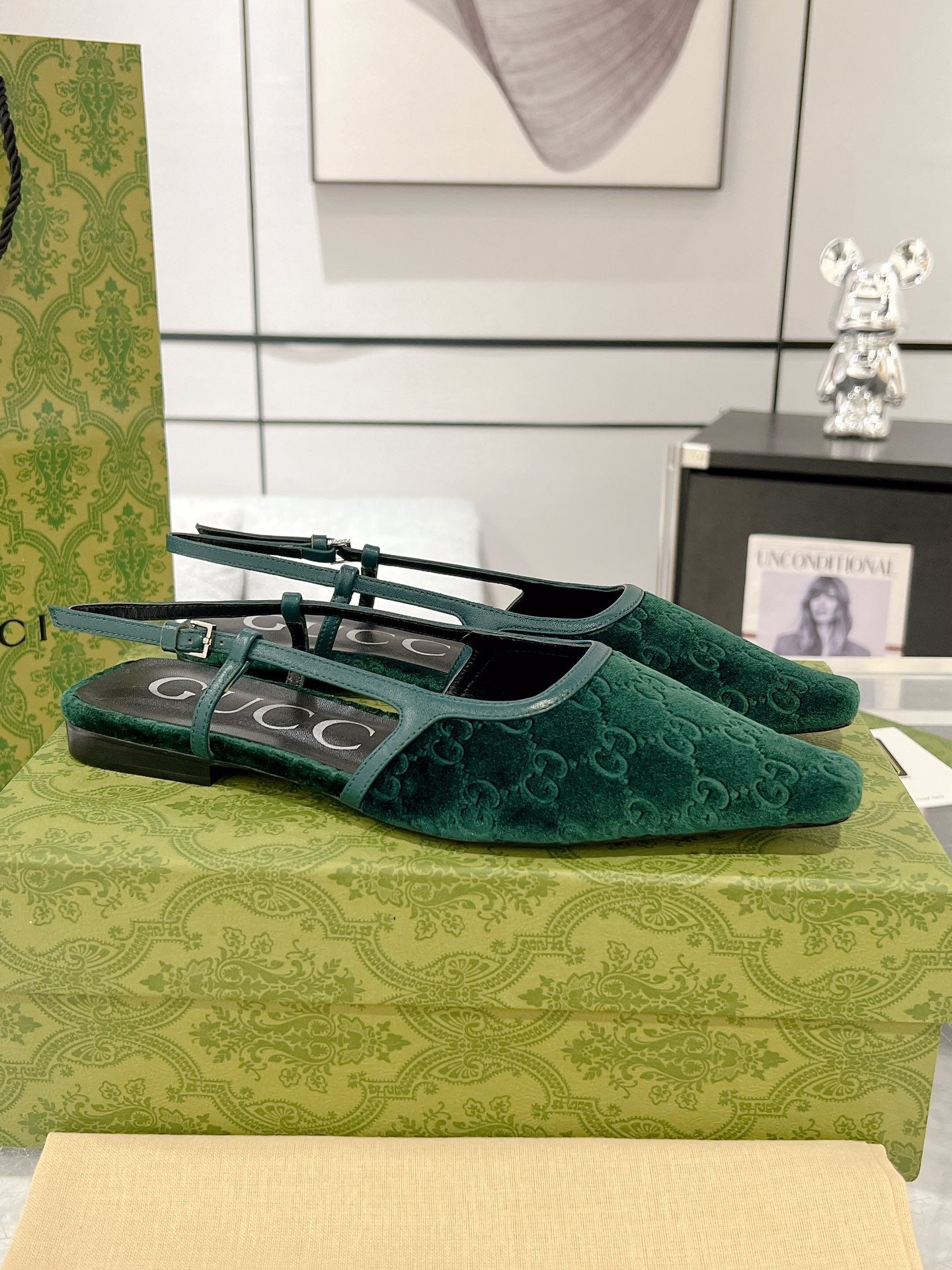 GUCCI SLINGBACK FLATS IN GREEN FOREST VELVET