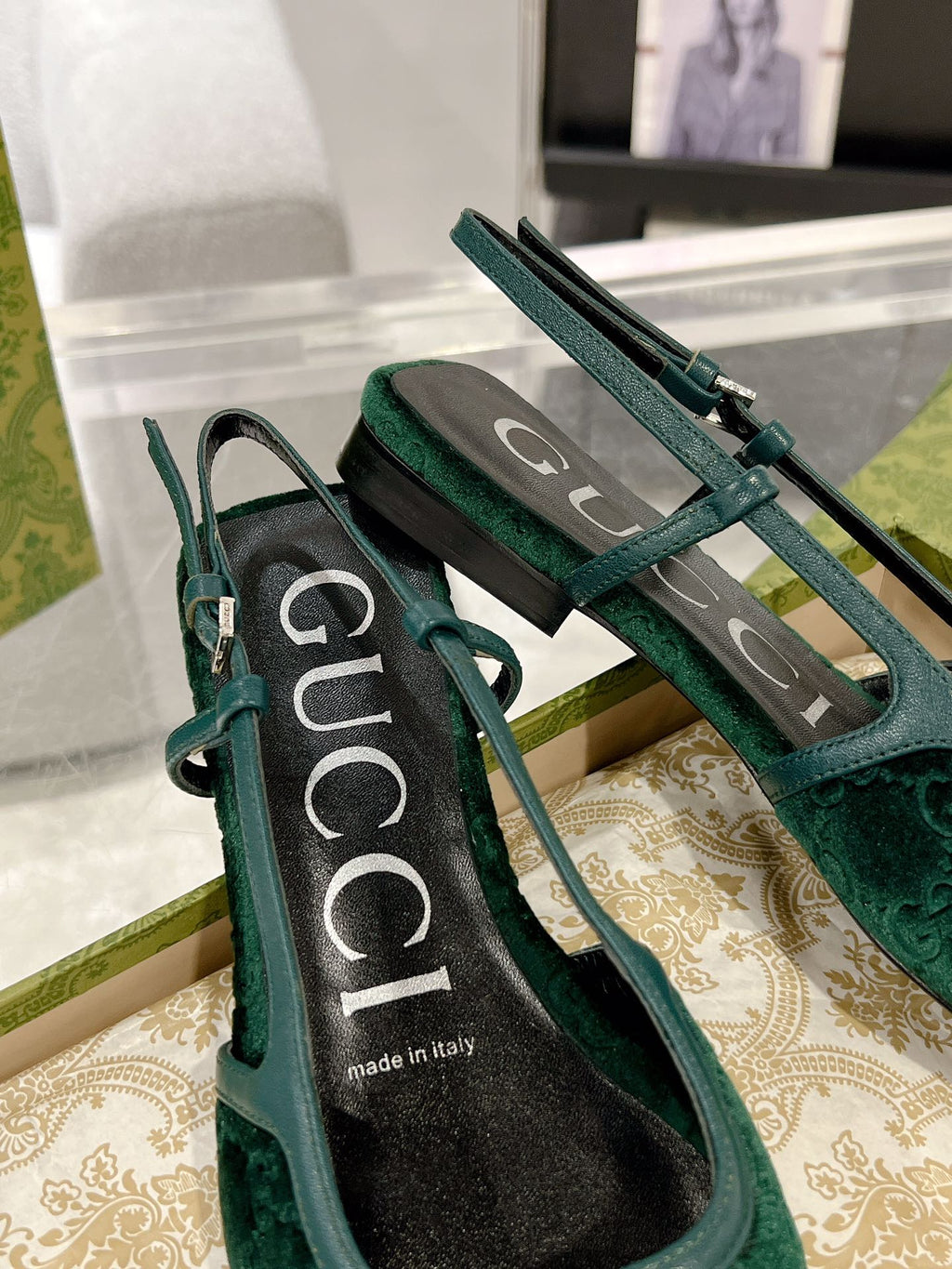 GUCCI SLINGBACK FLATS IN GREEN FOREST VELVET