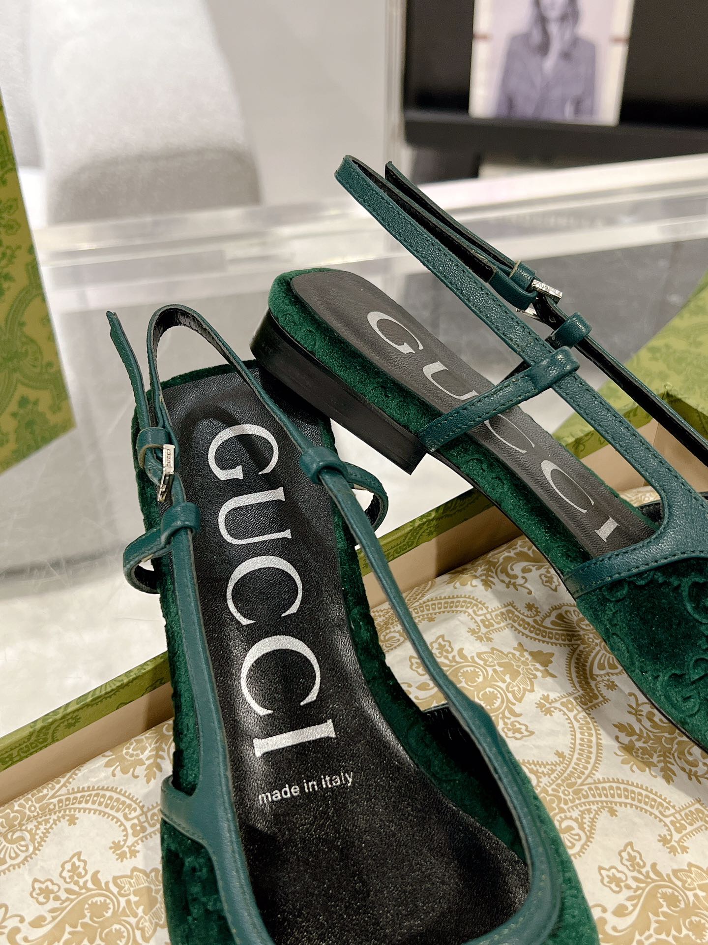 GUCCI SLINGBACK FLATS IN GREEN FOREST VELVET