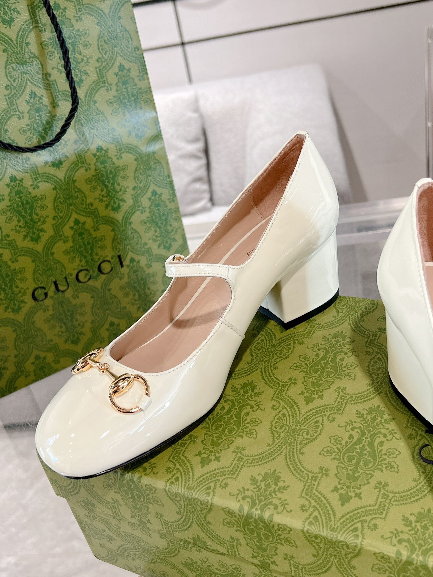 GUCCI HORSEBIT MARY JANE HEEL IN WHITE CALFSKIN GOLD HARDWARE