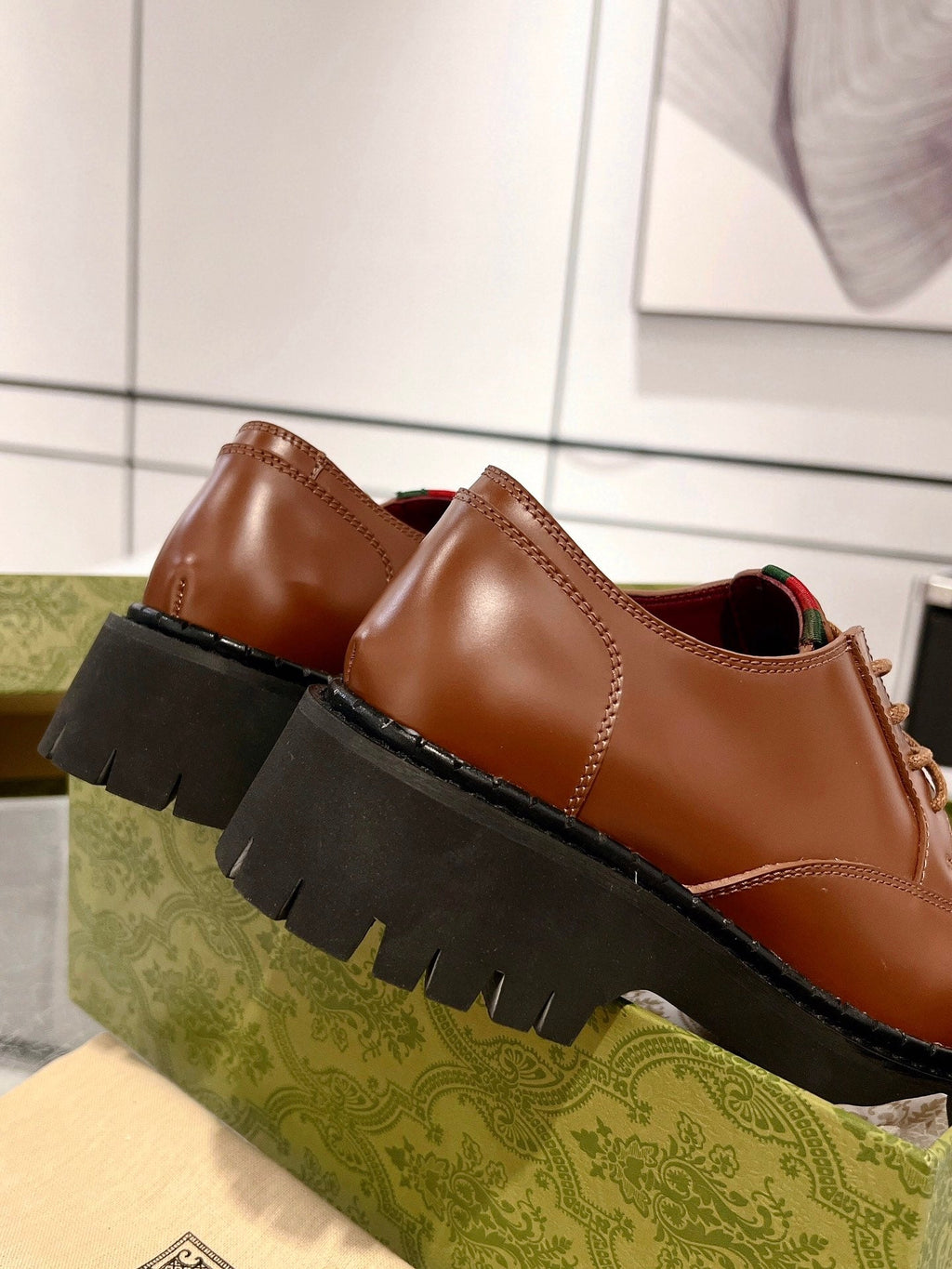 GUCCI LACE-UP LOAFER WITH WEB IN CARAMEL BROWN SHINY LEATHER