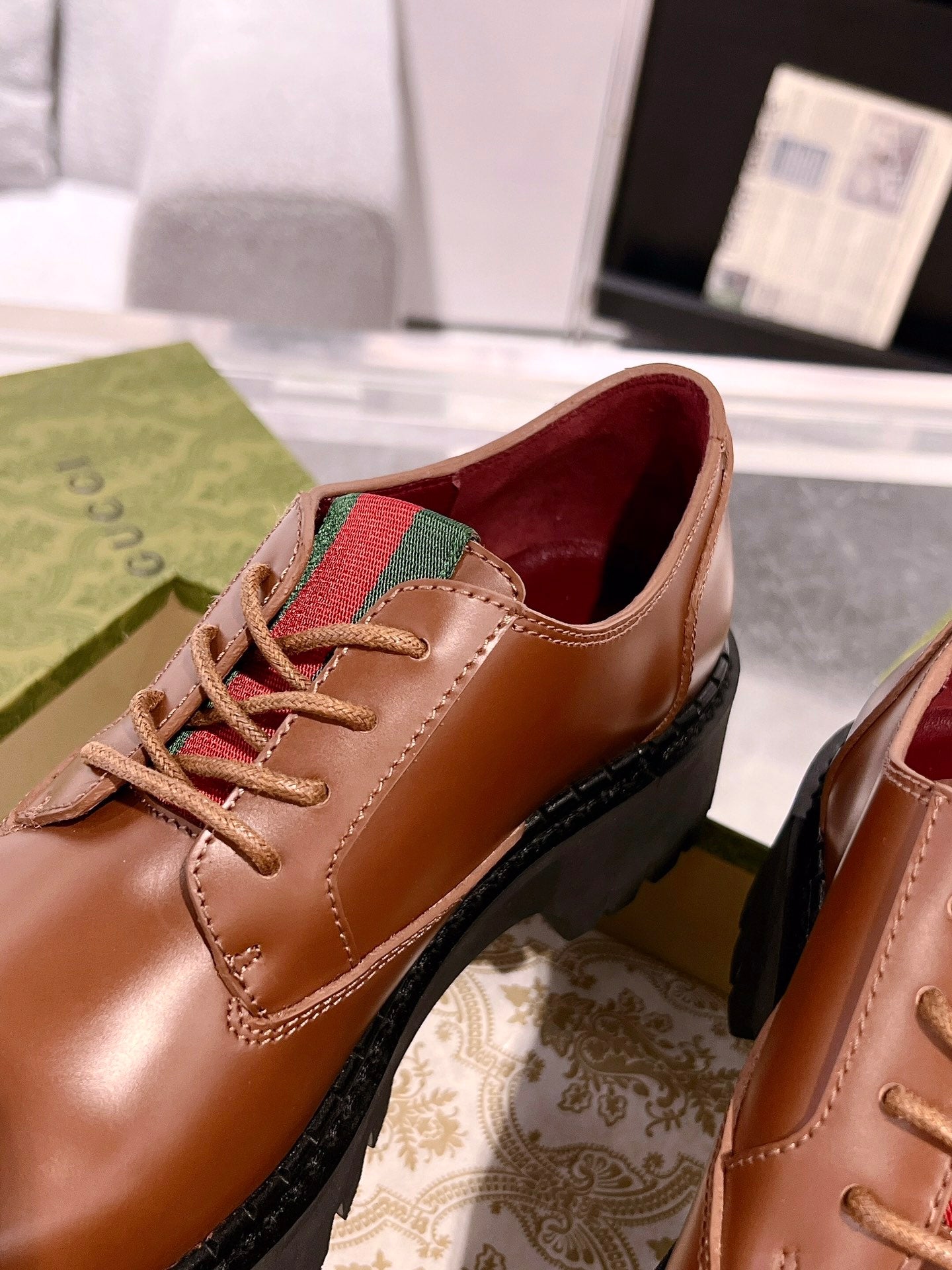GUCCI LACE-UP LOAFER WITH WEB IN CARAMEL BROWN SHINY LEATHER