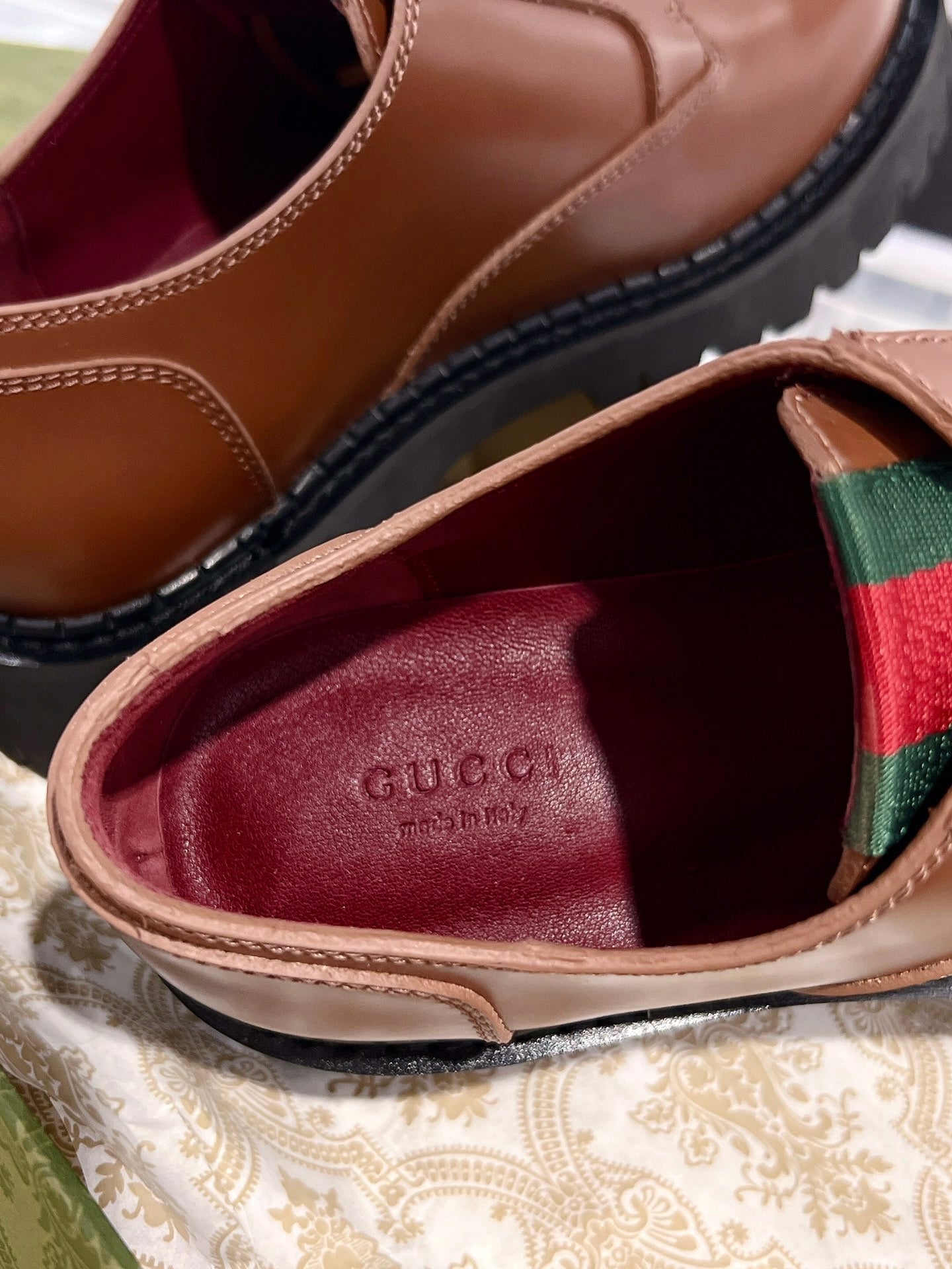 GUCCI LACE-UP LOAFER WITH WEB IN CARAMEL BROWN SHINY LEATHER