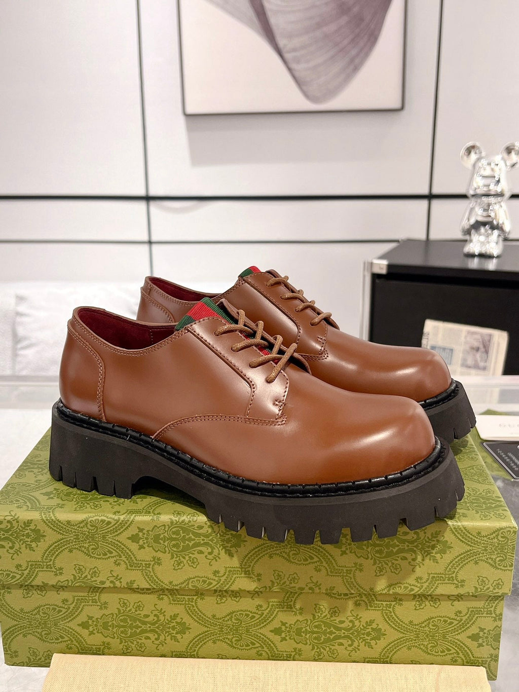 GUCCI LACE-UP LOAFER WITH WEB IN CARAMEL BROWN SHINY LEATHER