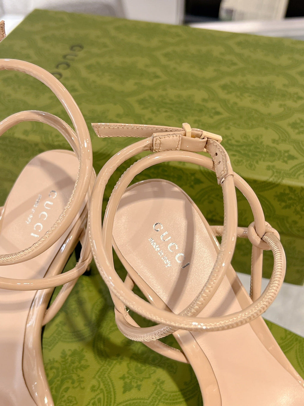 GUCCI 105 STRAPPY SANDAL BEIGE CALFSKIN