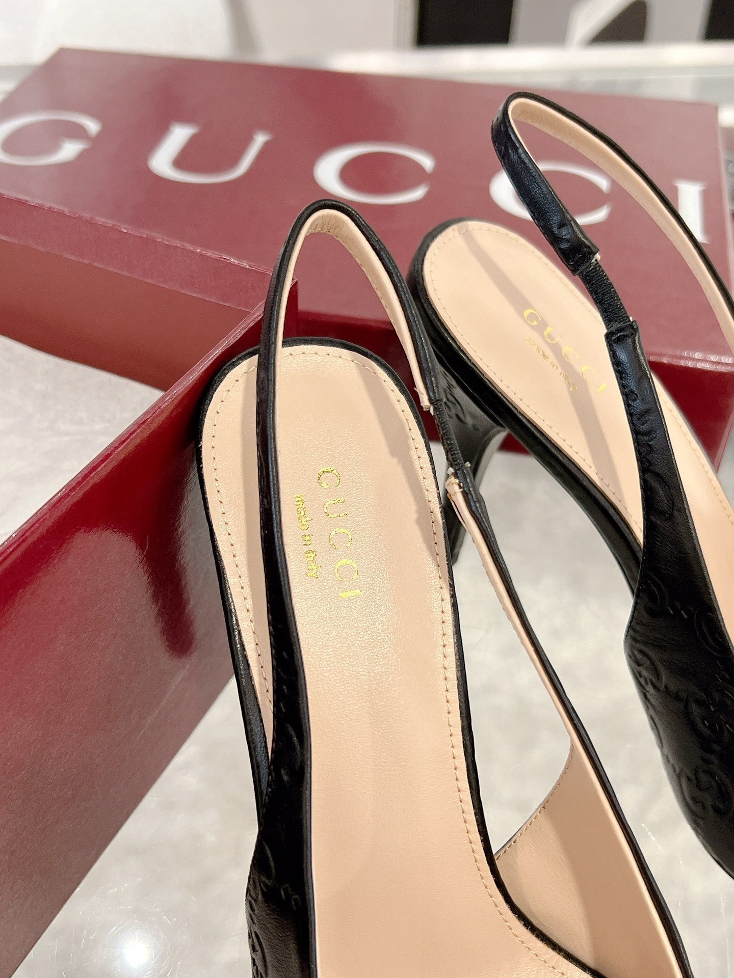 GUCCI HIGH SLINGBACK 10.5 CM IN BLACK GLOSSY EMBOSSED SUEDE AND SHEEPSKIN LINING