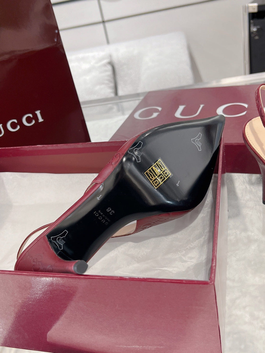 GUCCI HIGH SLINGBACK 10.5 CM IN WINE RED GLOSSY EMBOSSED SUEDE AND SHEEPSKIN LINING