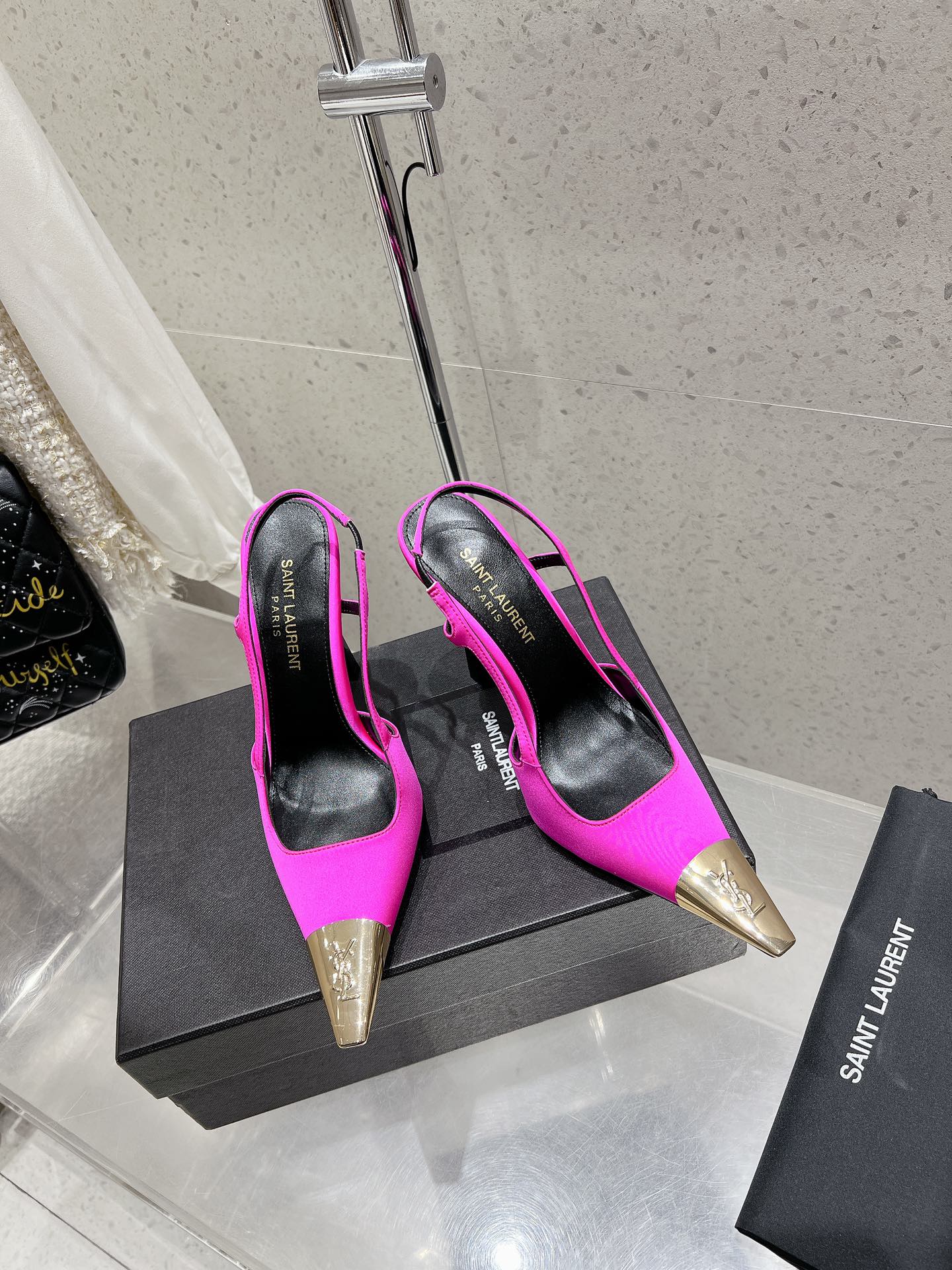 LOUIS VUITTON HIGH HEEL 10 CM SLINGBACK IN BRIGHT PINK CALFSKIN WITH GOLD HARDWARE