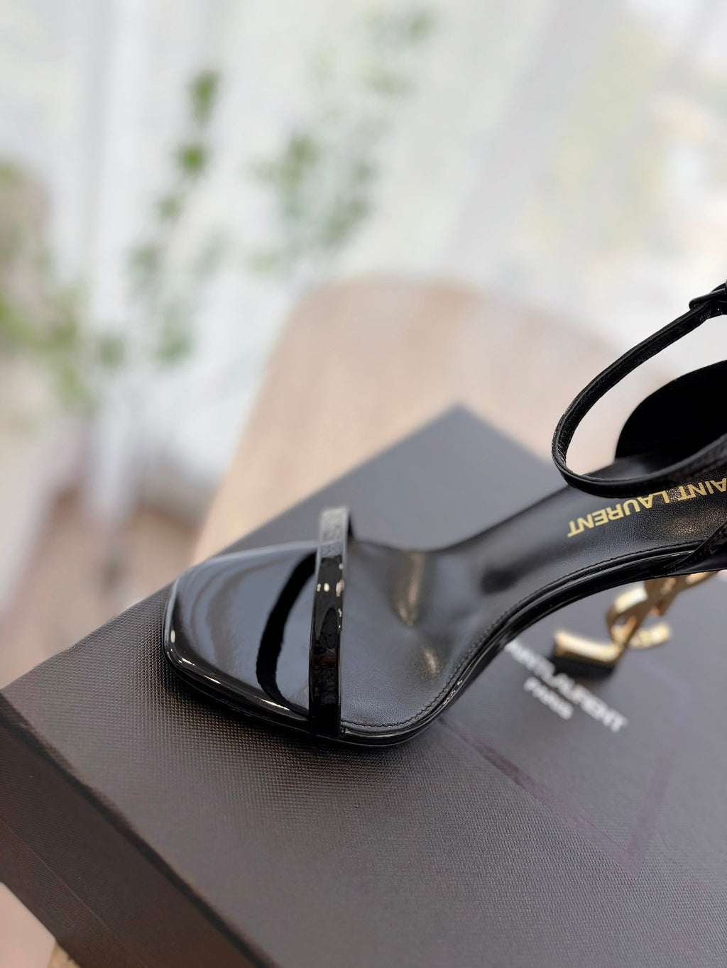 LOUIS VUITTON CLASSIC HIGH HEELS 10 CM IN BLACK PATENT CALFSKIN