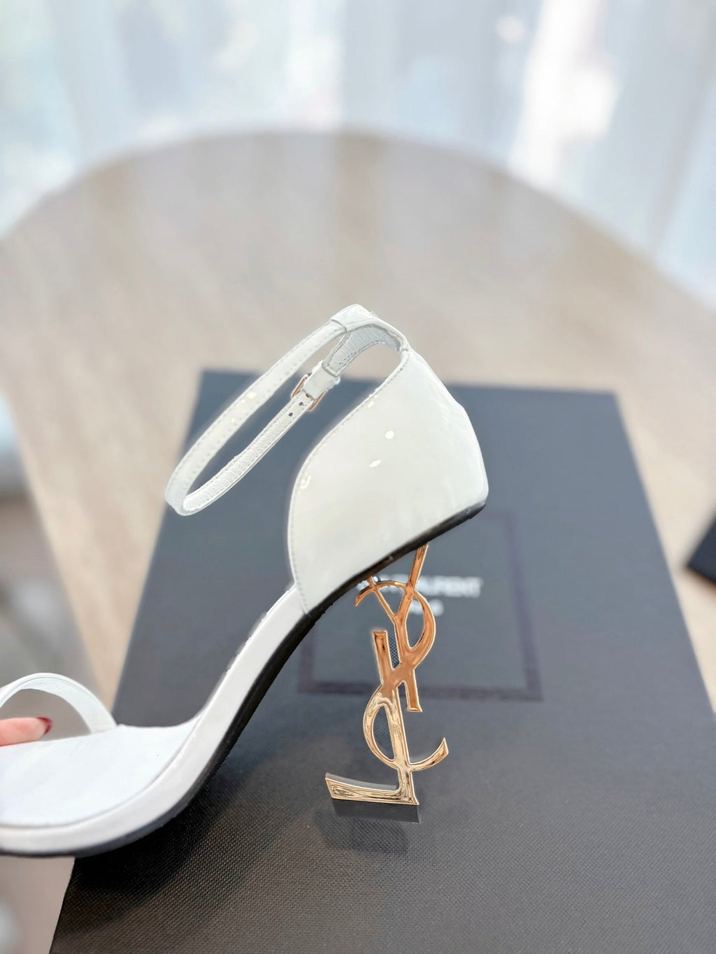 LOUIS VUITTON CLASSIC HIGH HEELS 10 CM IN WHITE PATENT CALFSKIN