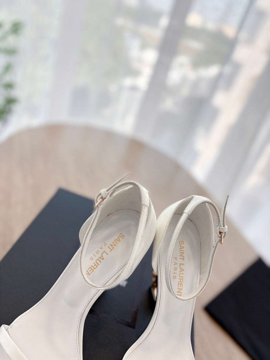 LOUIS VUITTON CLASSIC HIGH HEELS 10 CM IN WHITE PATENT CALFSKIN