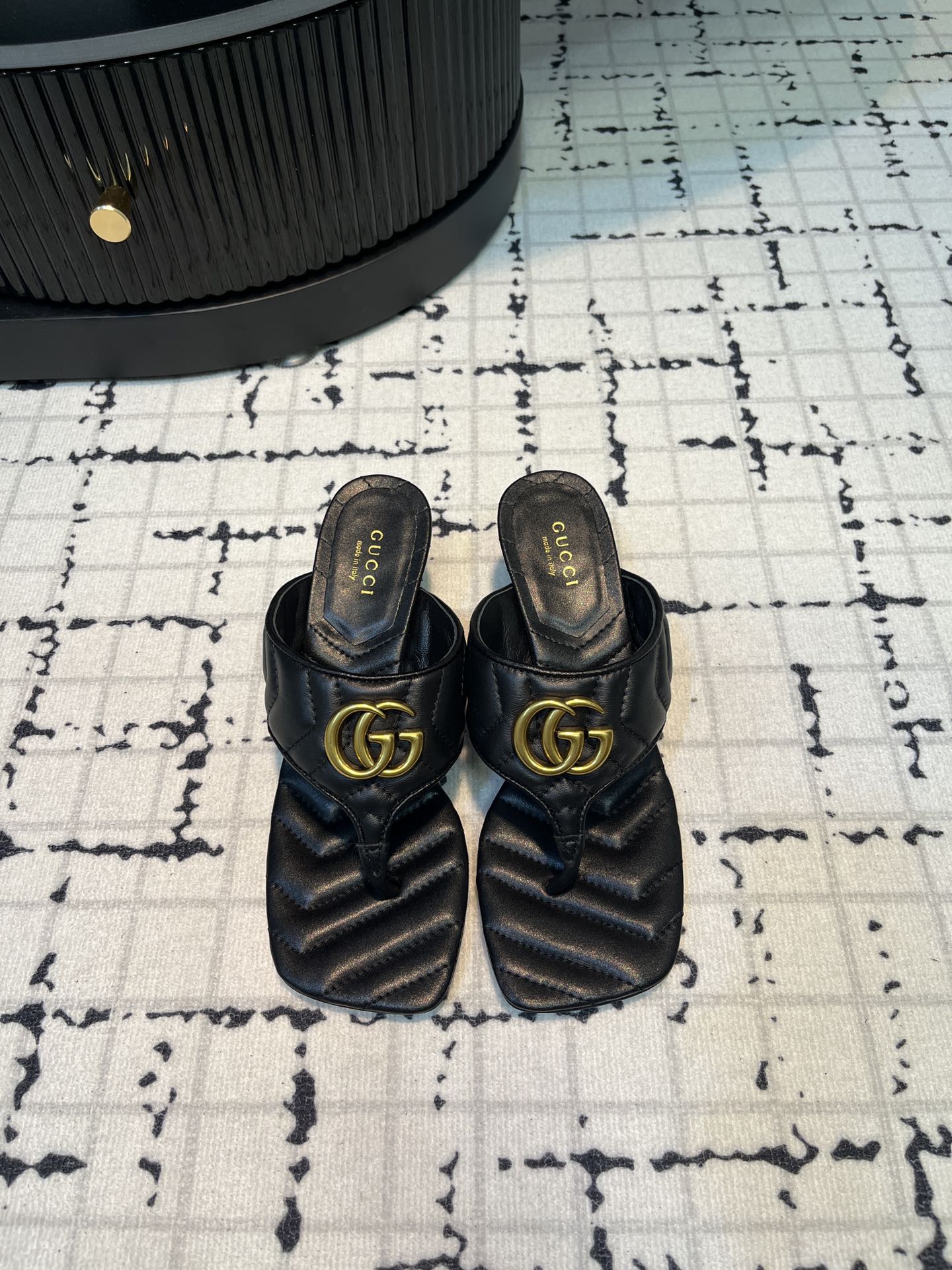 GUCCI THONG SANDALS 55 BLACK CALKSKIN