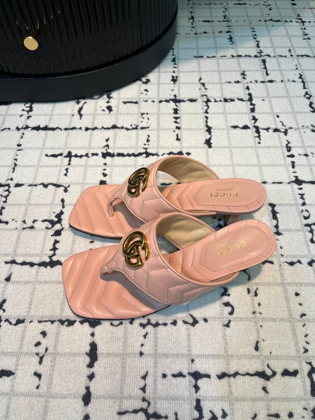 GUCCI THONG SANDALS 55 LIGHT PINK CALKSKIN