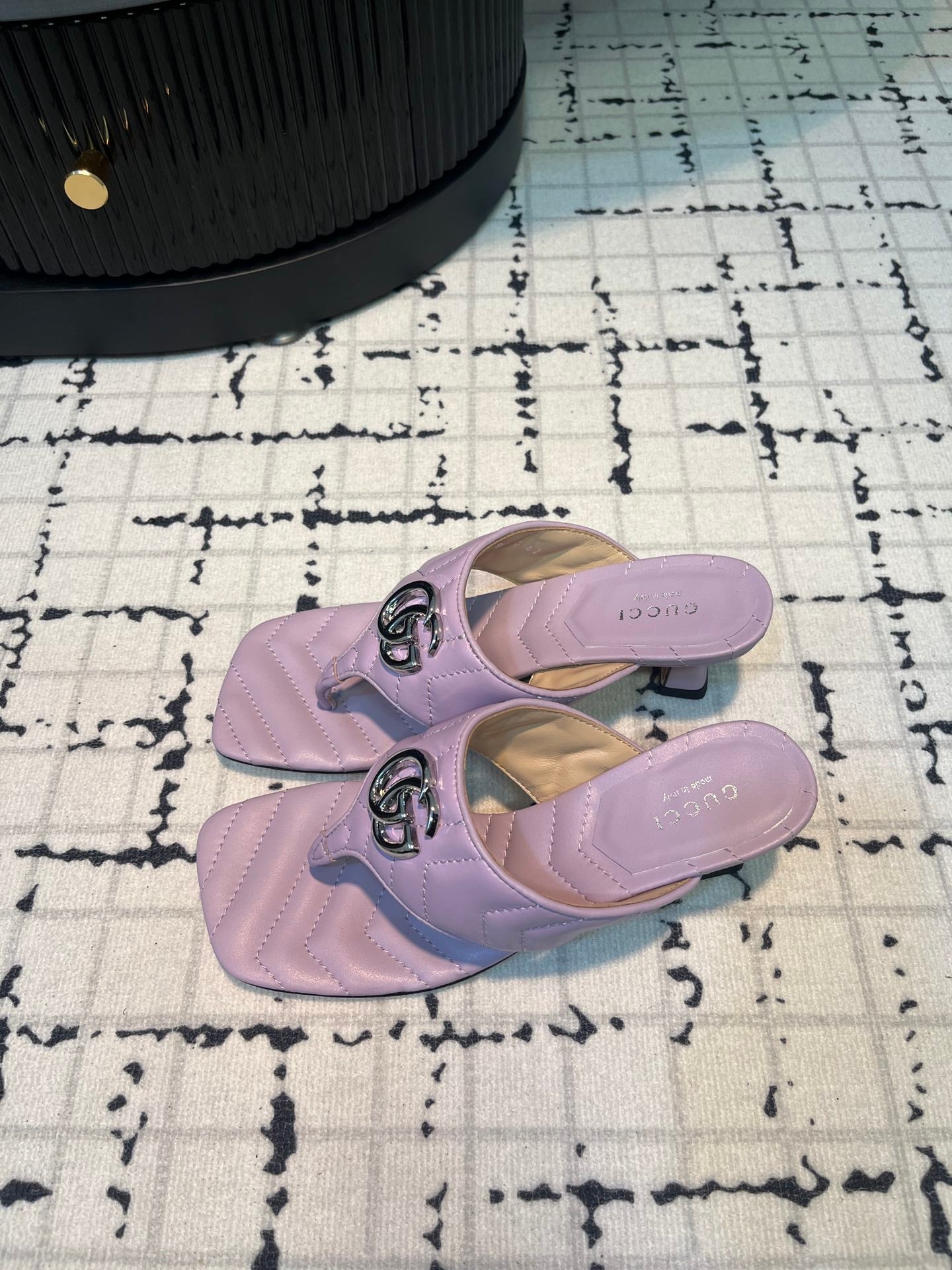 GUCCI THONG SANDALS 55 LAVENDER CALKSKIN