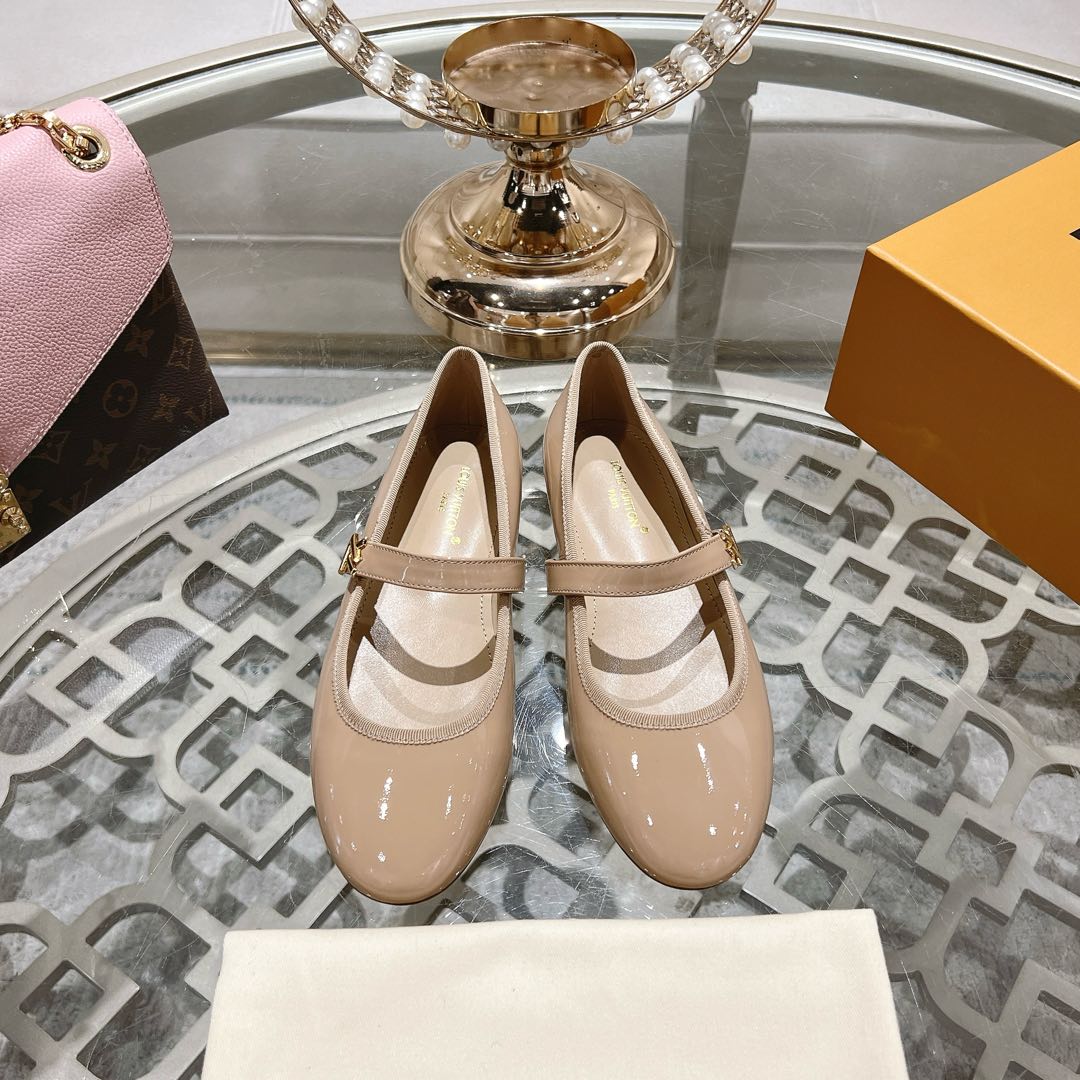 LOUIS VUITTON MARY JANE SHOES IN LINEN TAN PATENT CALFSKIN