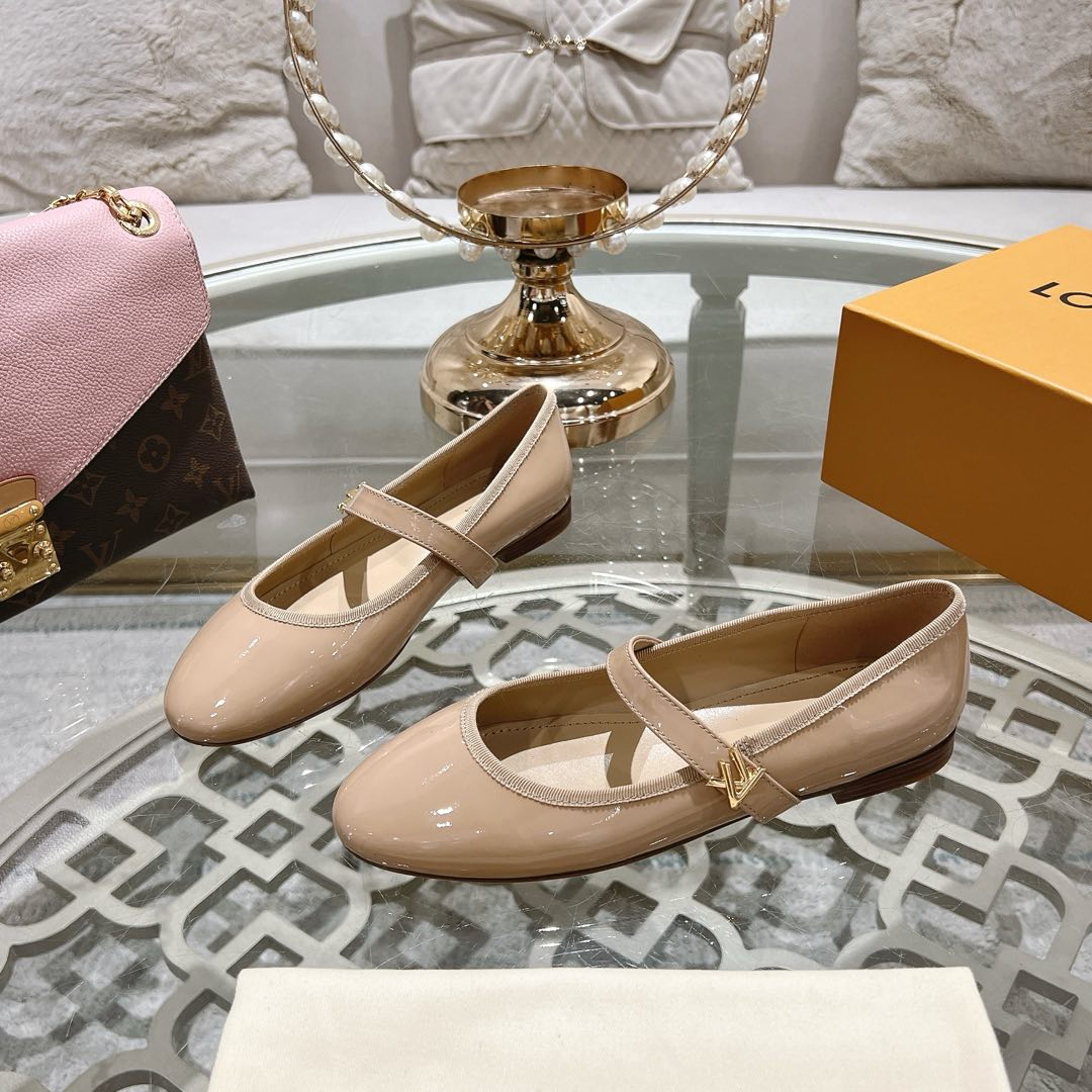 LOUIS VUITTON MARY JANE SHOES IN LINEN TAN PATENT CALFSKIN