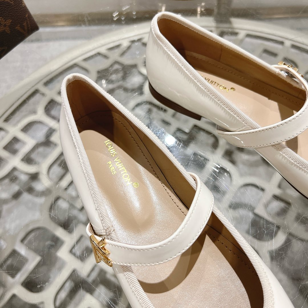 LOUIS VUITTON MARY JANE SHOES IN WHITE PATENT CALFSKIN