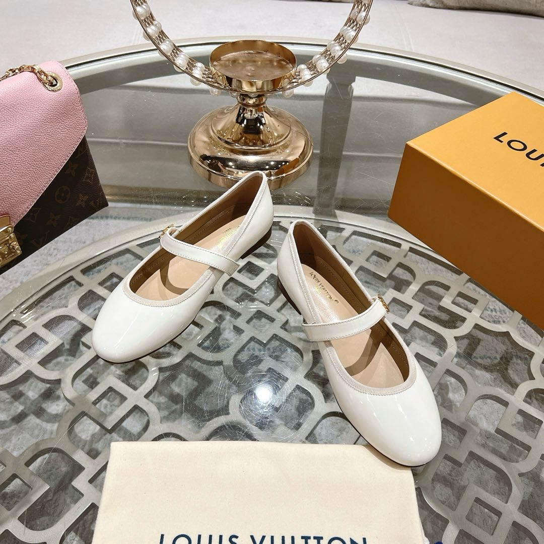 LOUIS VUITTON MARY JANE SHOES IN WHITE PATENT CALFSKIN