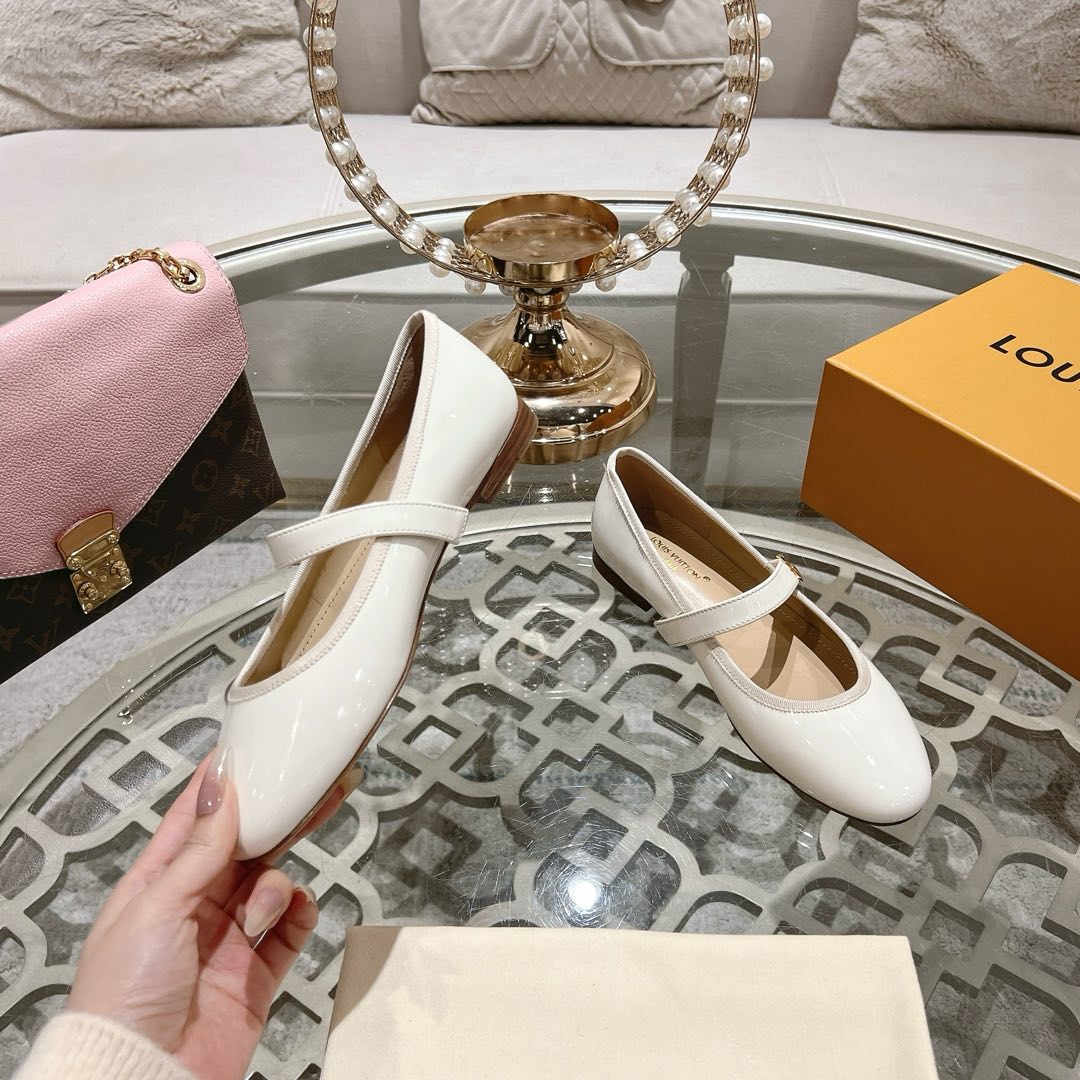 LOUIS VUITTON MARY JANE SHOES IN WHITE PATENT CALFSKIN